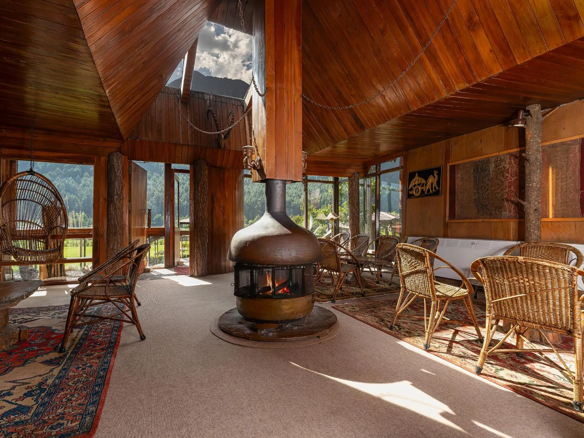 Restaurant/places to eat in Pahalgam Hotel