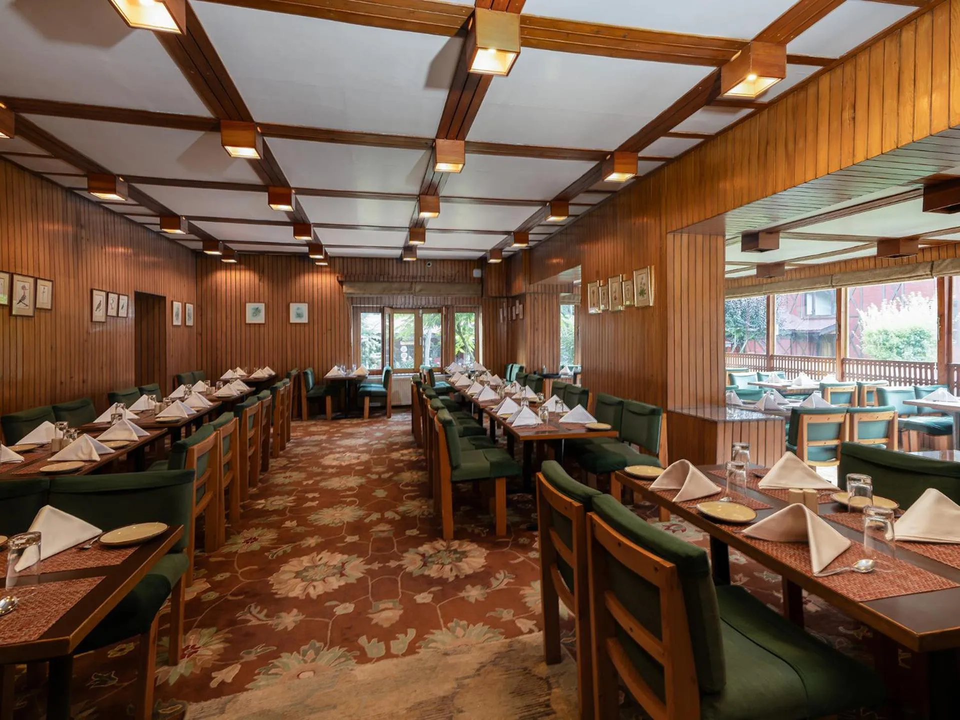 Restaurant/places to eat in Pahalgam Hotel