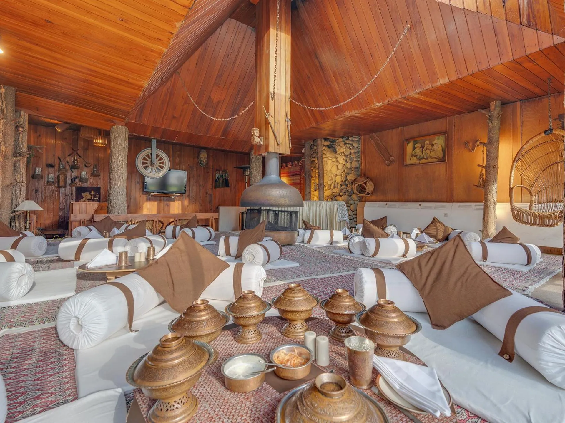 Restaurant/places to eat in Pahalgam Hotel