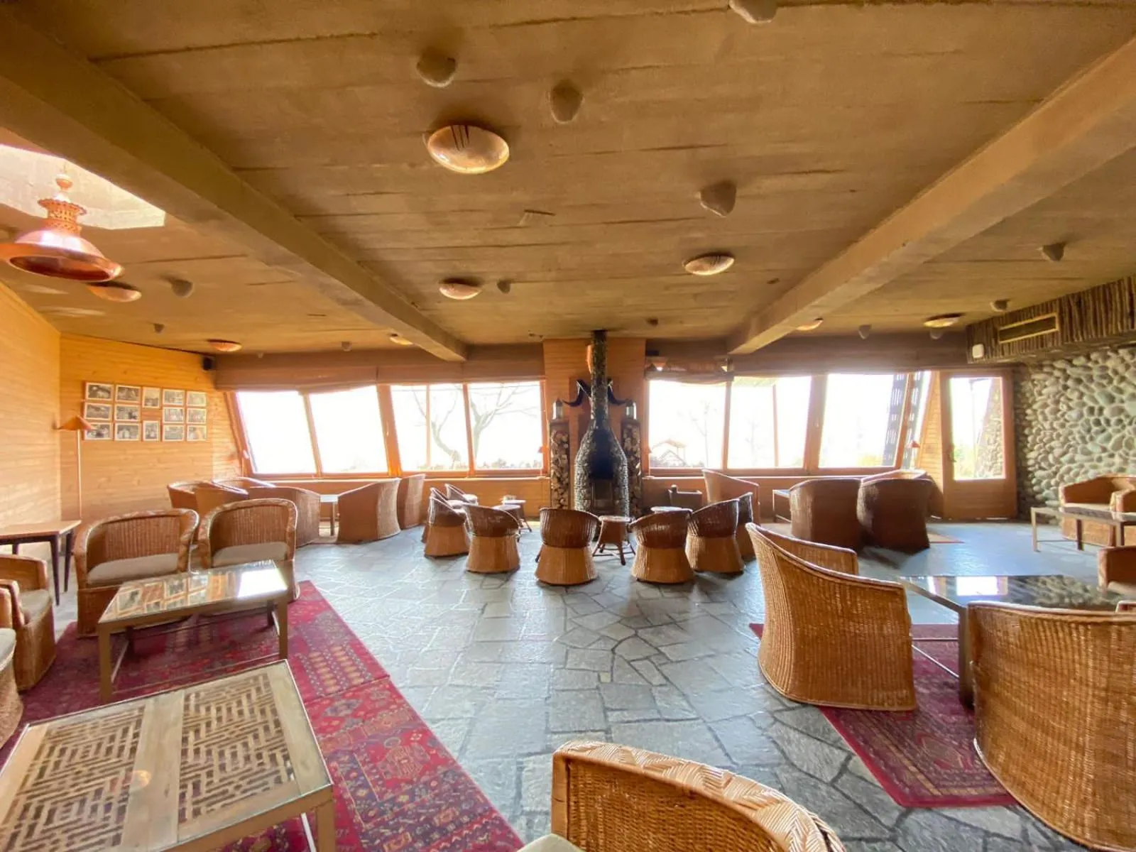 Lounge or bar in Pahalgam Hotel