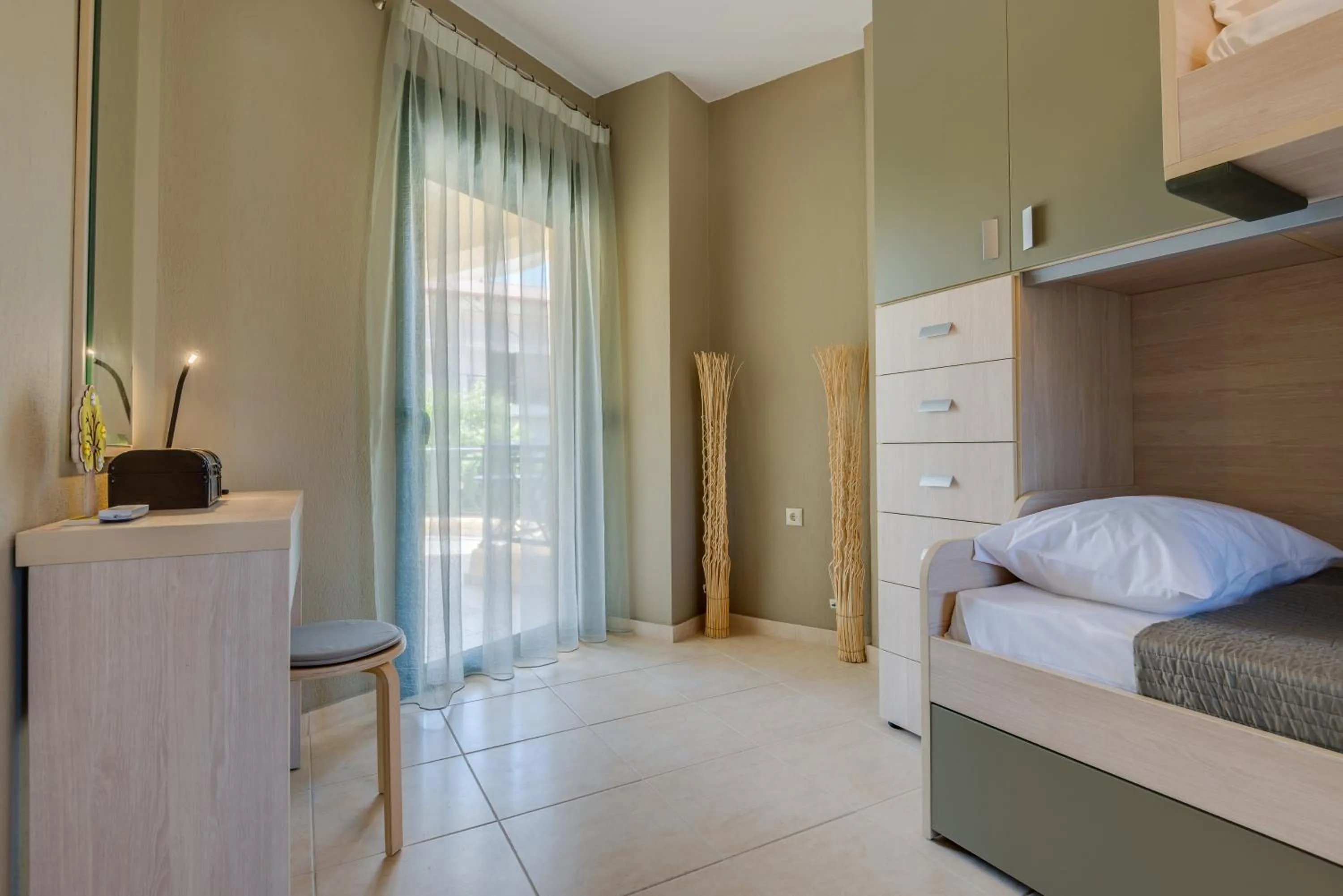 Bedroom, Bed in Toroni Blue