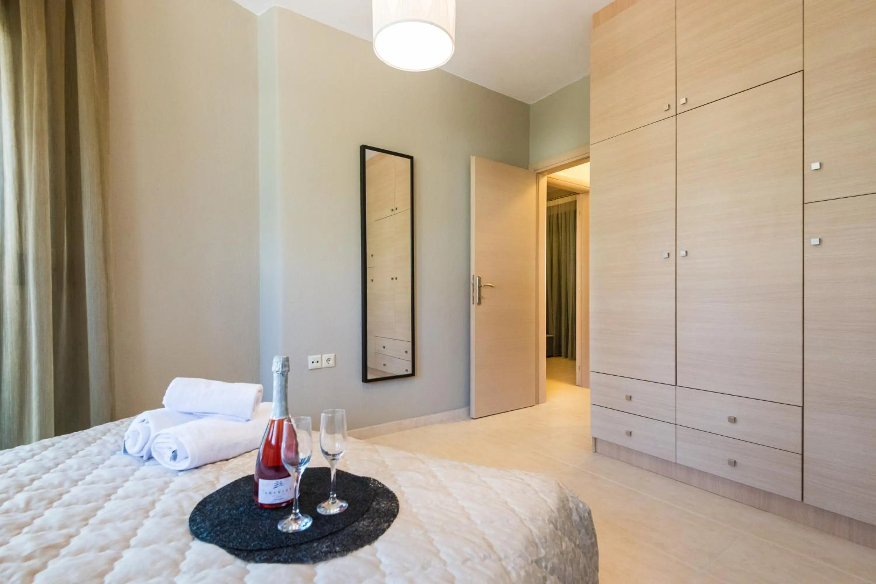 Photo of the whole room, Bed in Toroni Blue