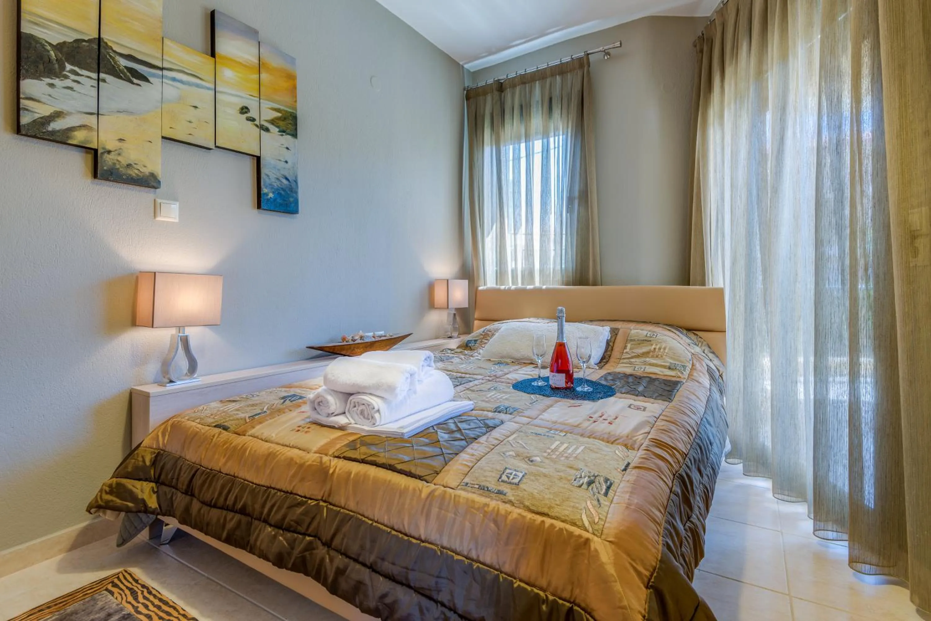 Bedroom, Bed in Toroni Blue