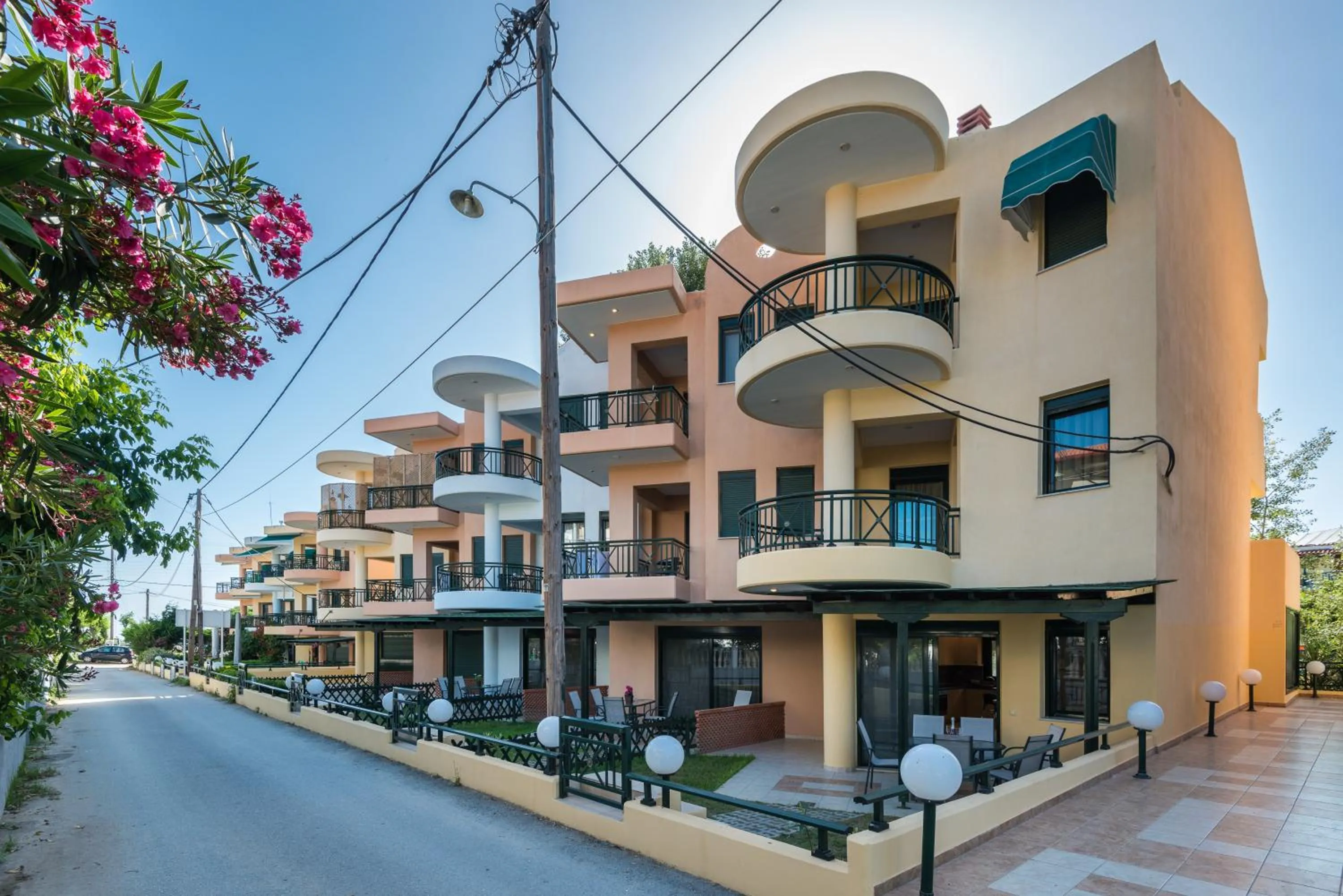 Property building in Toroni Blue