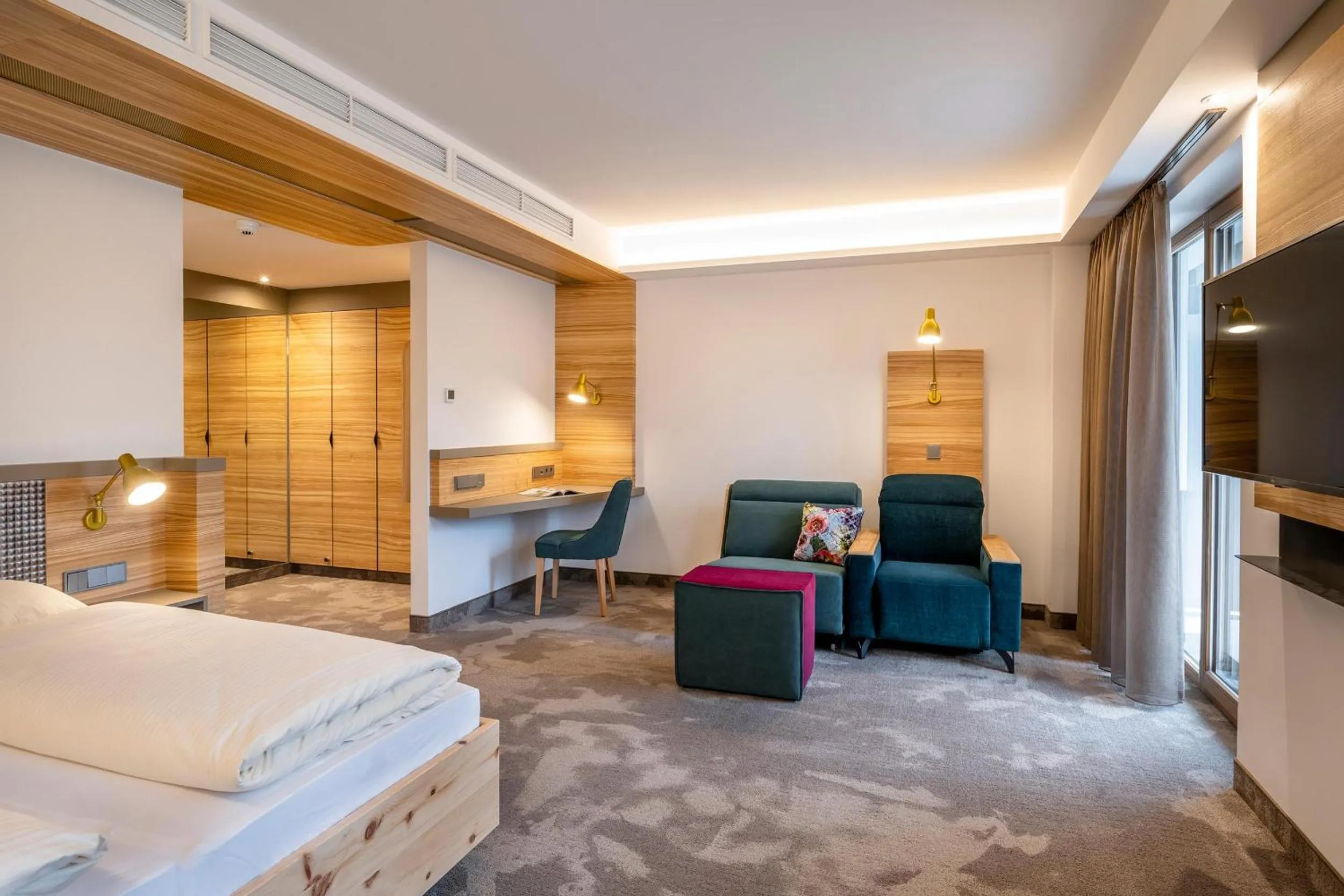 Living room, Bed in Hotel FrechDachs