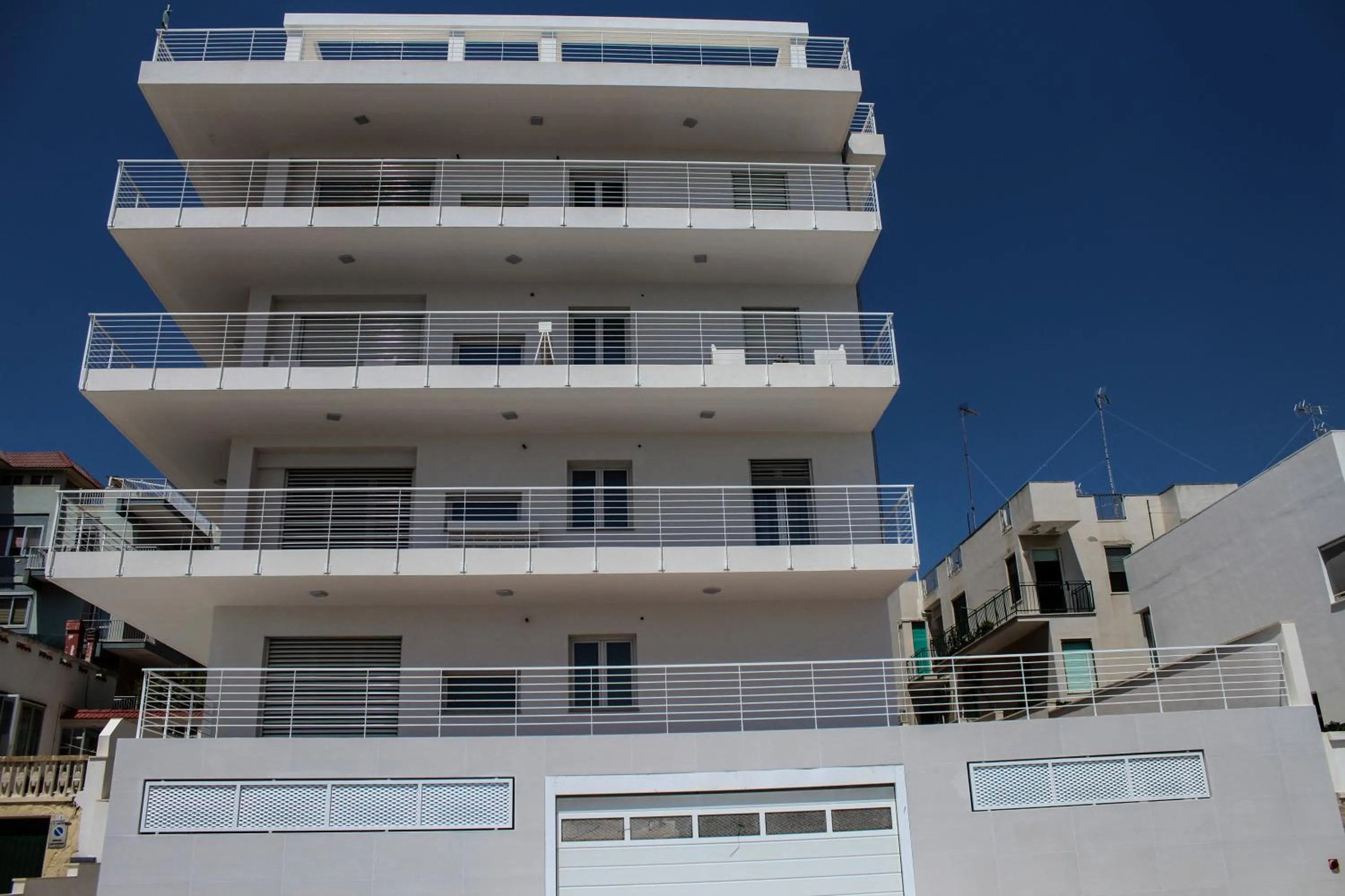 Property building in Spuma di mare