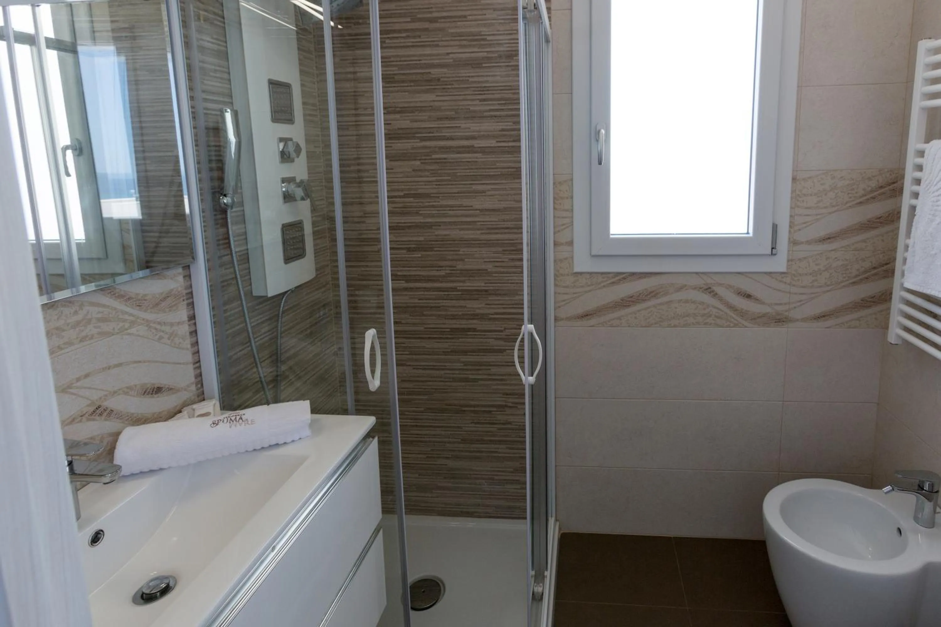 Shower in Spuma di mare