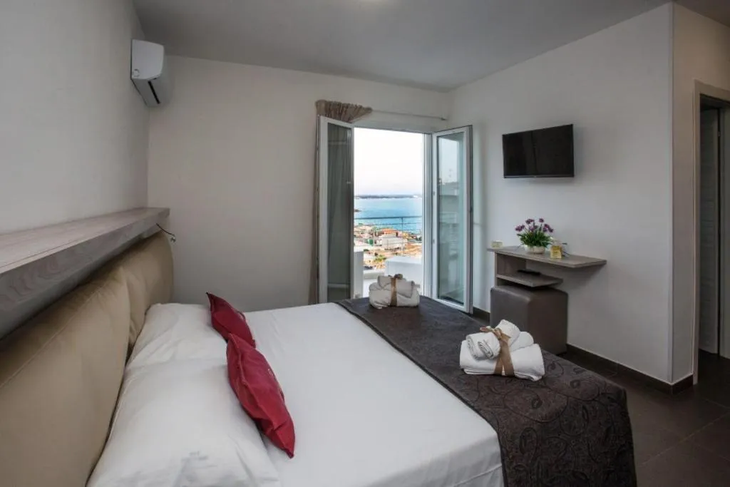 Photo of the whole room, Bed in Spuma di mare