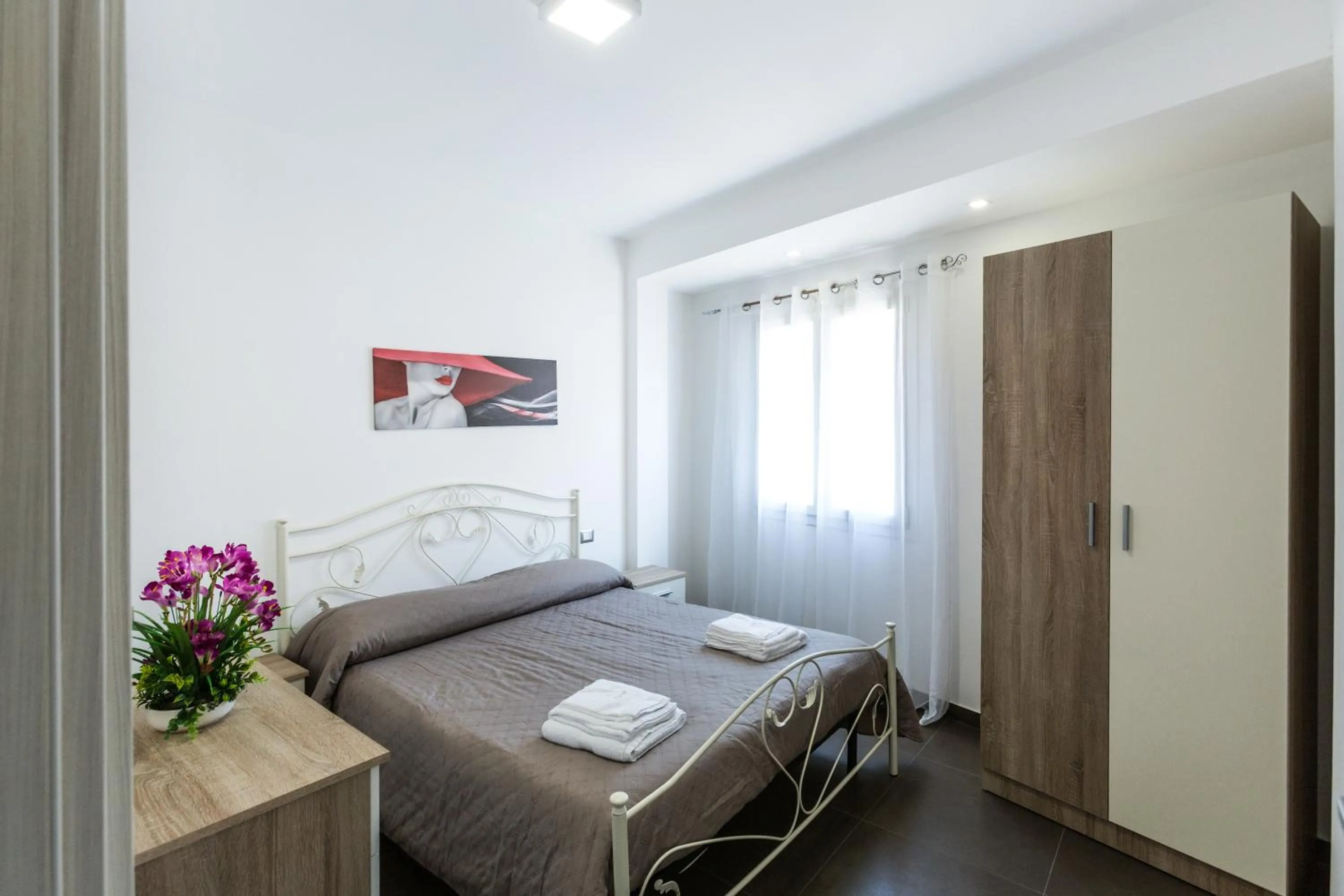 Photo of the whole room, Bed in Spuma di mare