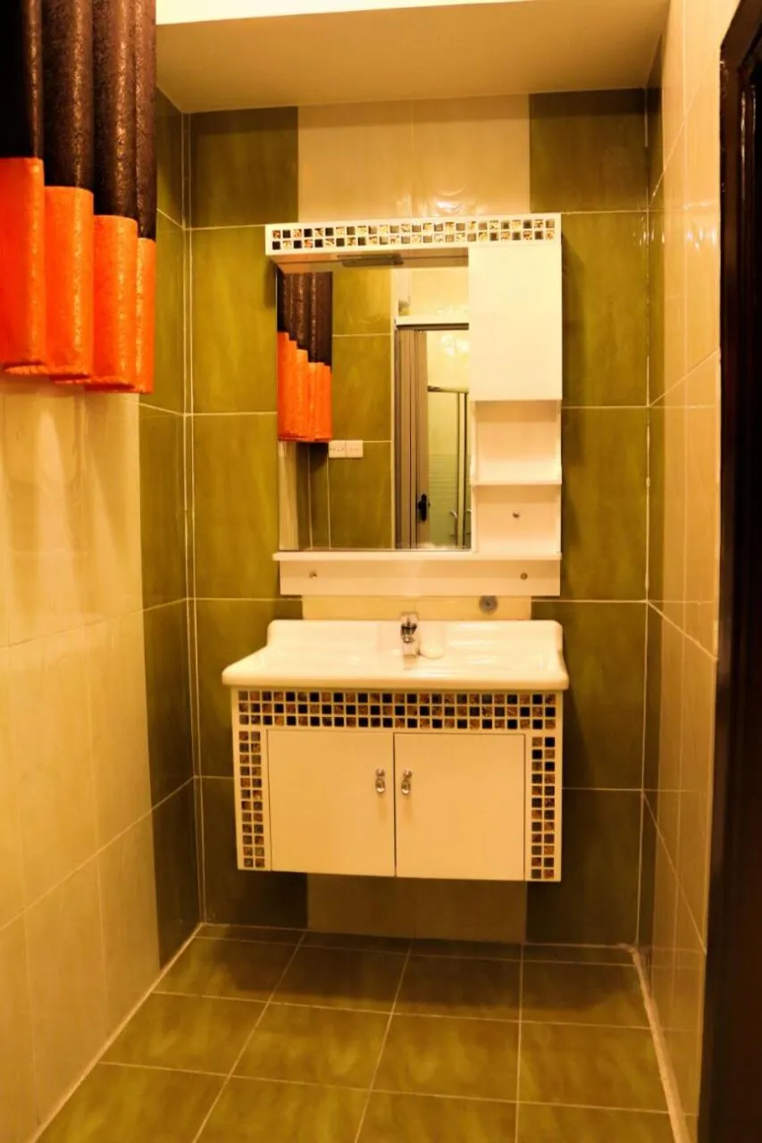 Bathroom in Al Riyati Hotel Apartments