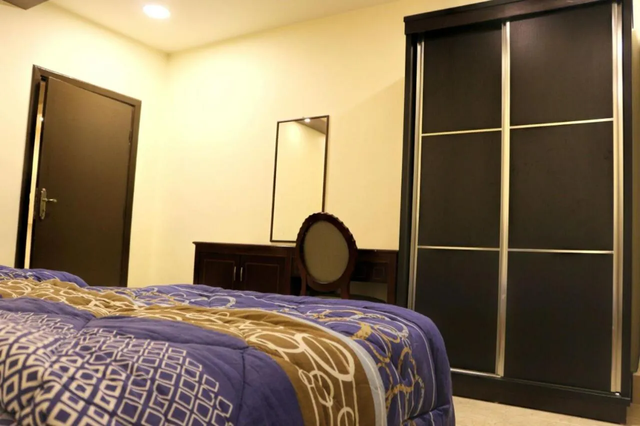 Bedroom, Bed in Al Riyati Hotel Apartments