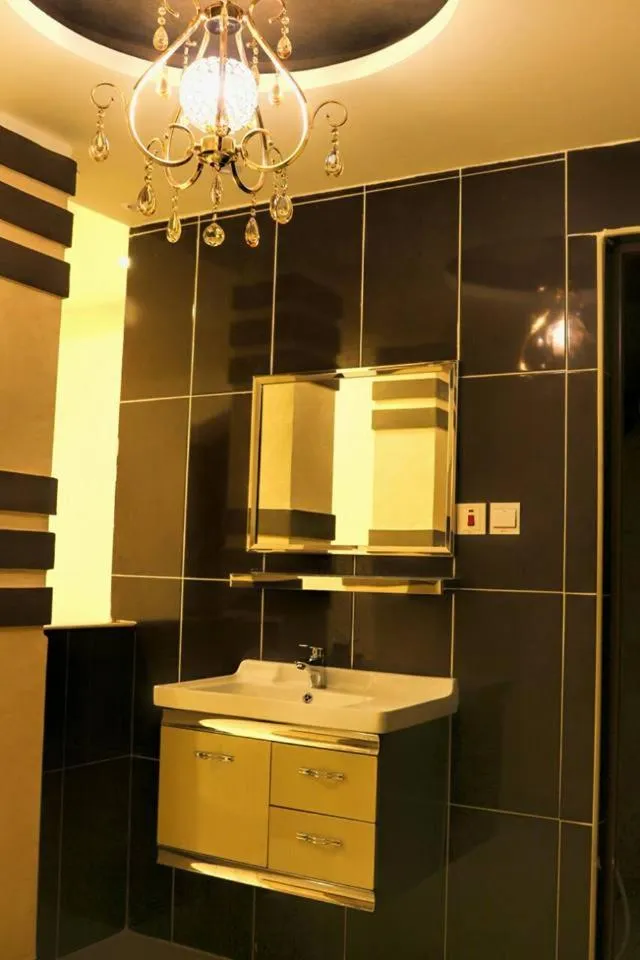 Bathroom in Al Riyati Hotel Apartments