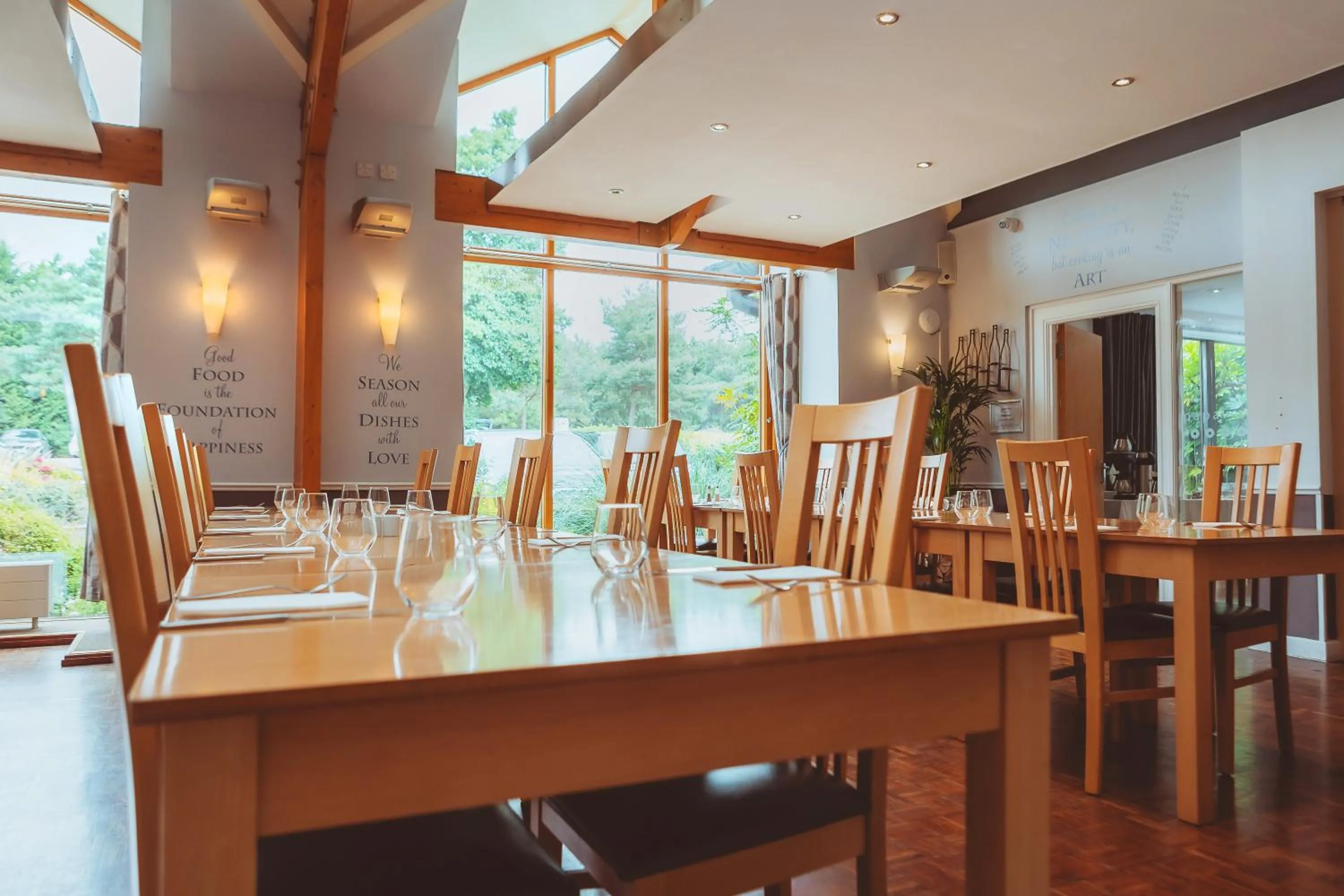 Restaurant/places to eat in Draycote Hotel And Whitefields Golf Course