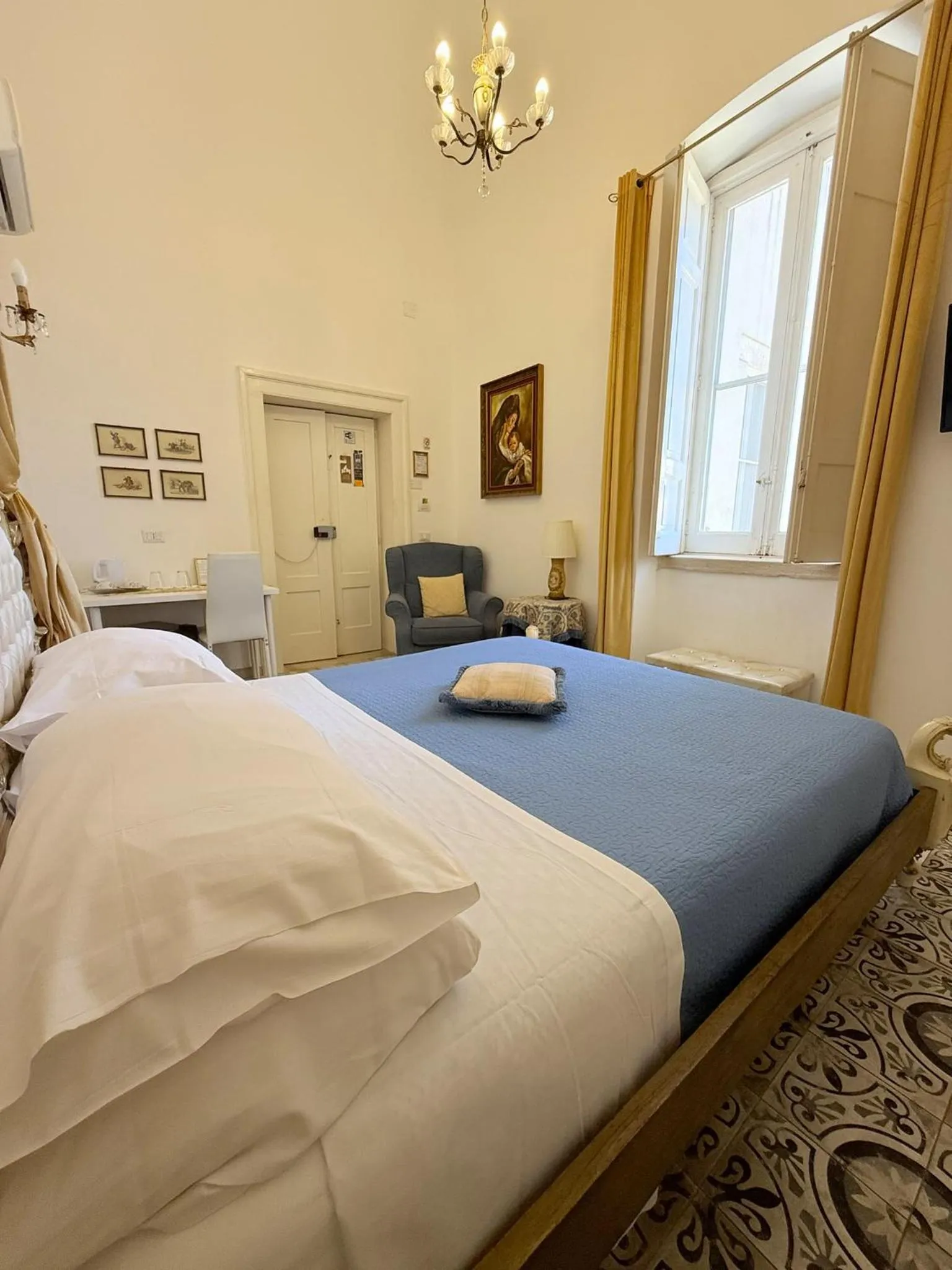 Bed in DONNA LUCREZIA b&b Boutique Hotel Style - Relax & Business stay