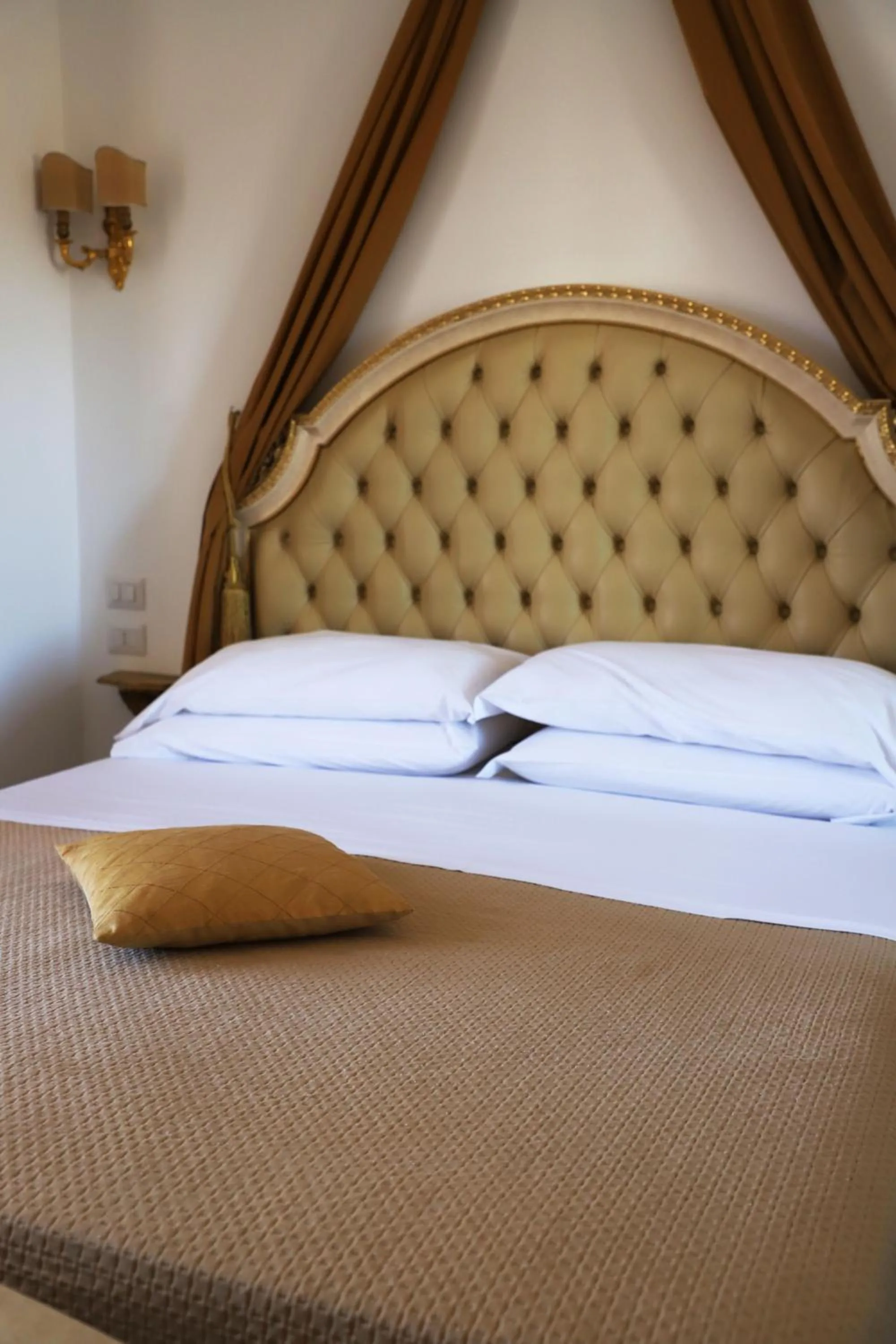 Bed in DONNA LUCREZIA b&b Boutique Hotel Style - Relax & Business stay
