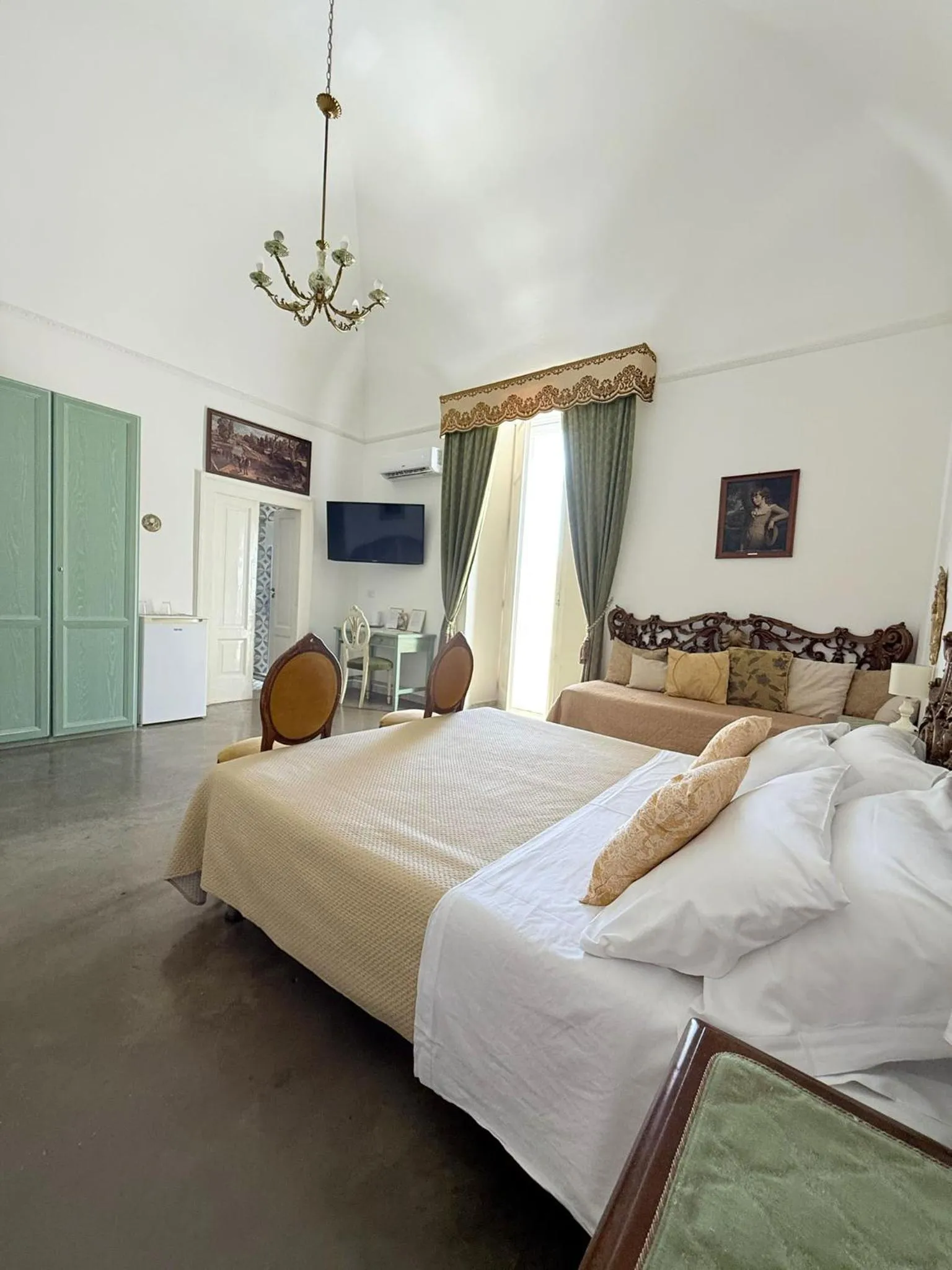 Bed in DONNA LUCREZIA b&b Boutique Hotel Style - Relax & Business stay