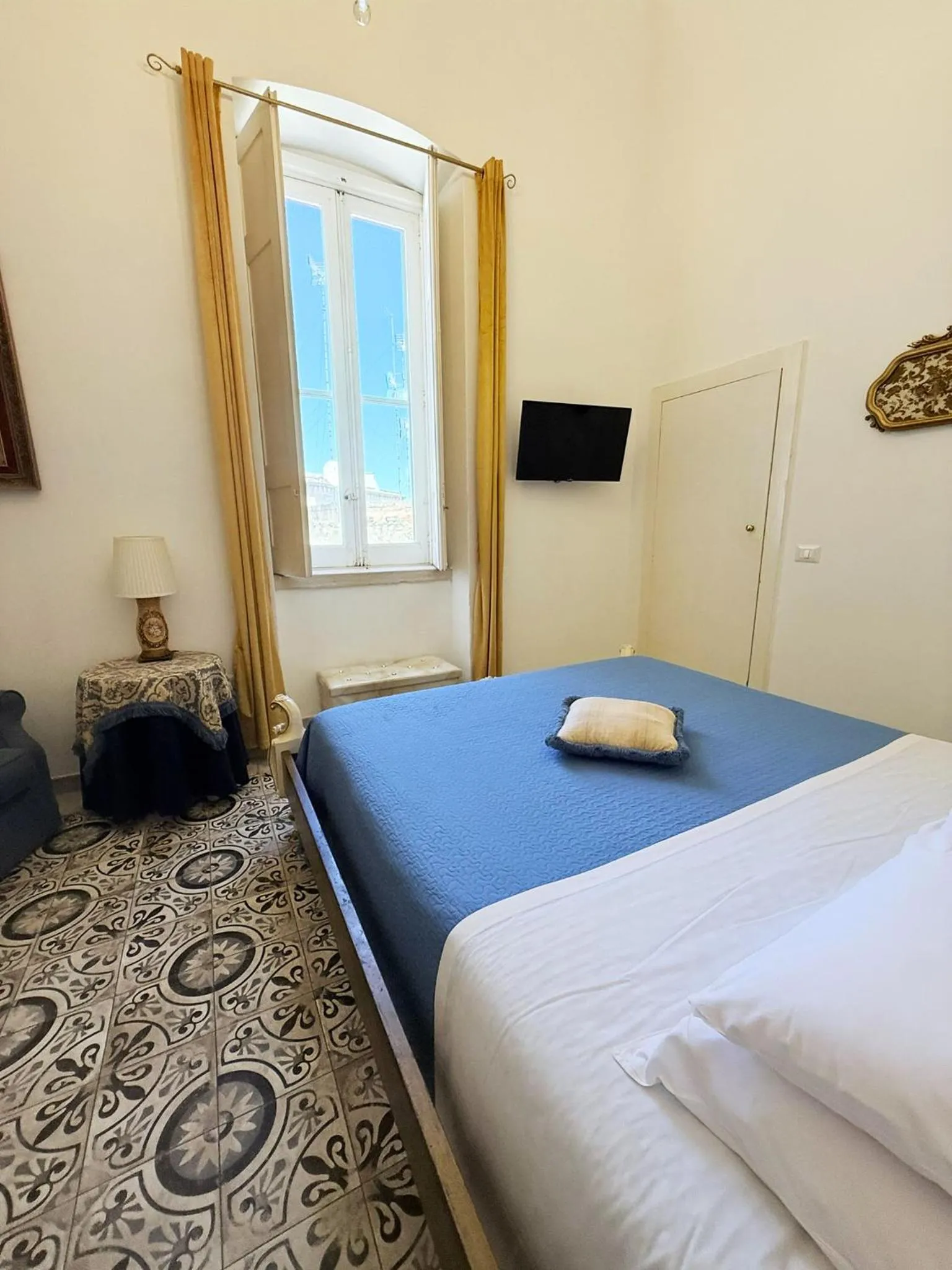 Bed in DONNA LUCREZIA b&b Boutique Hotel Style - Relax & Business stay