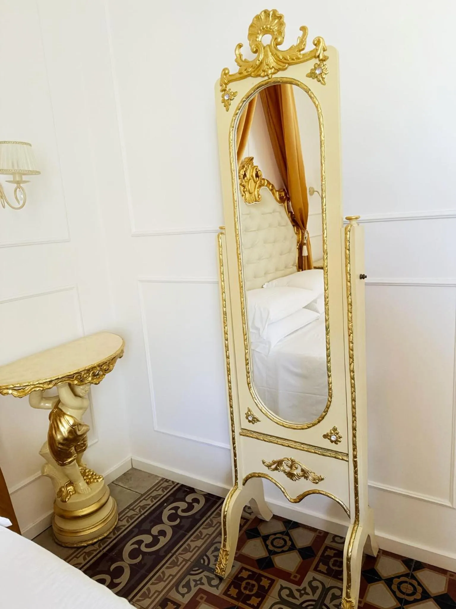 Photo of the whole room, Bed in DONNA LUCREZIA b&b Boutique Hotel Style - Relax & Business stay