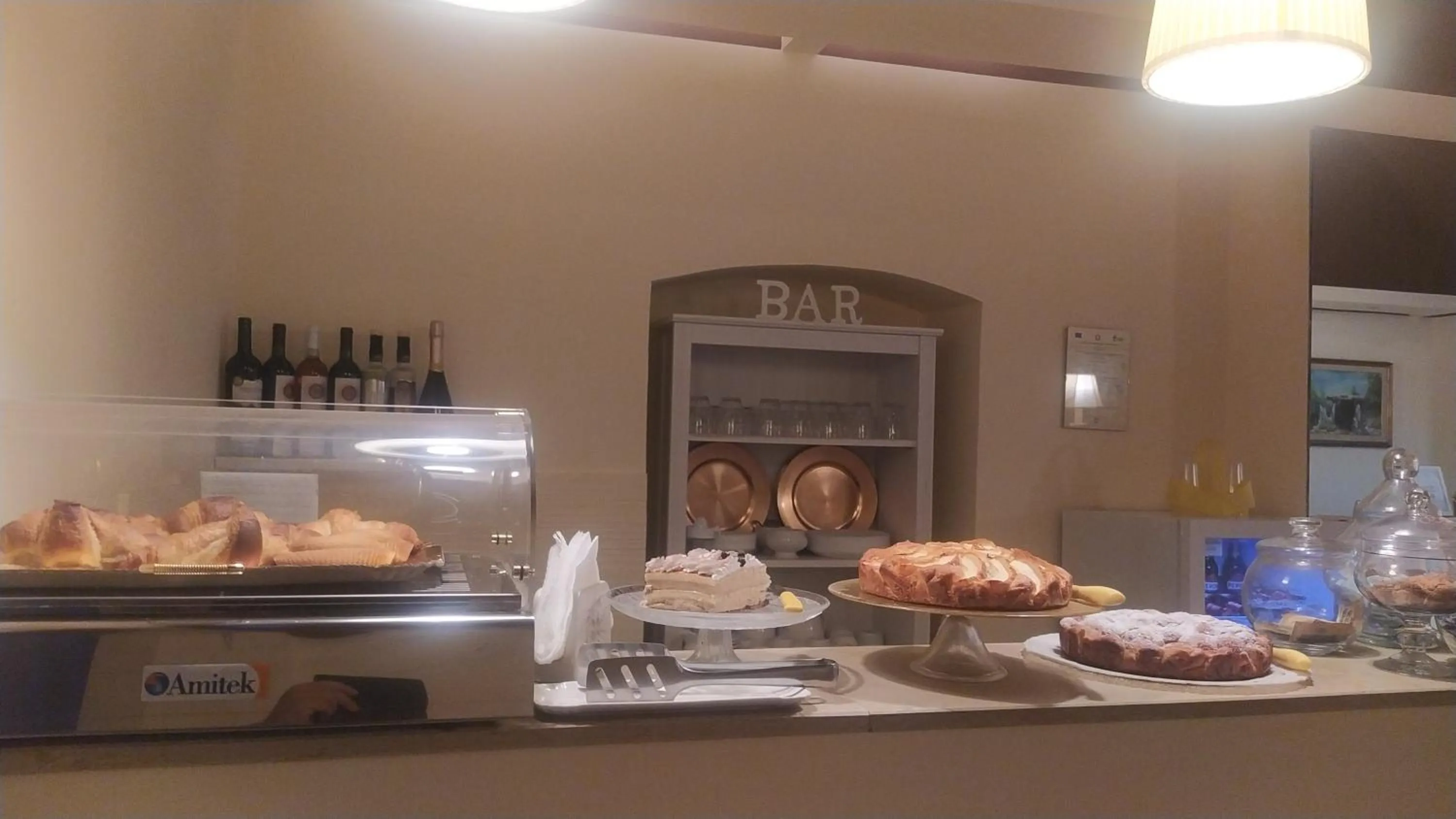 Food and drinks in DONNA LUCREZIA b&b Boutique Hotel Style - Relax & Business stay