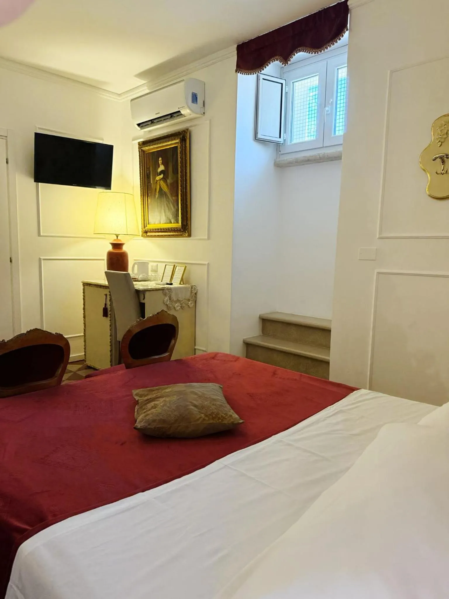Bed in DONNA LUCREZIA b&b Boutique Hotel Style - Relax & Business stay