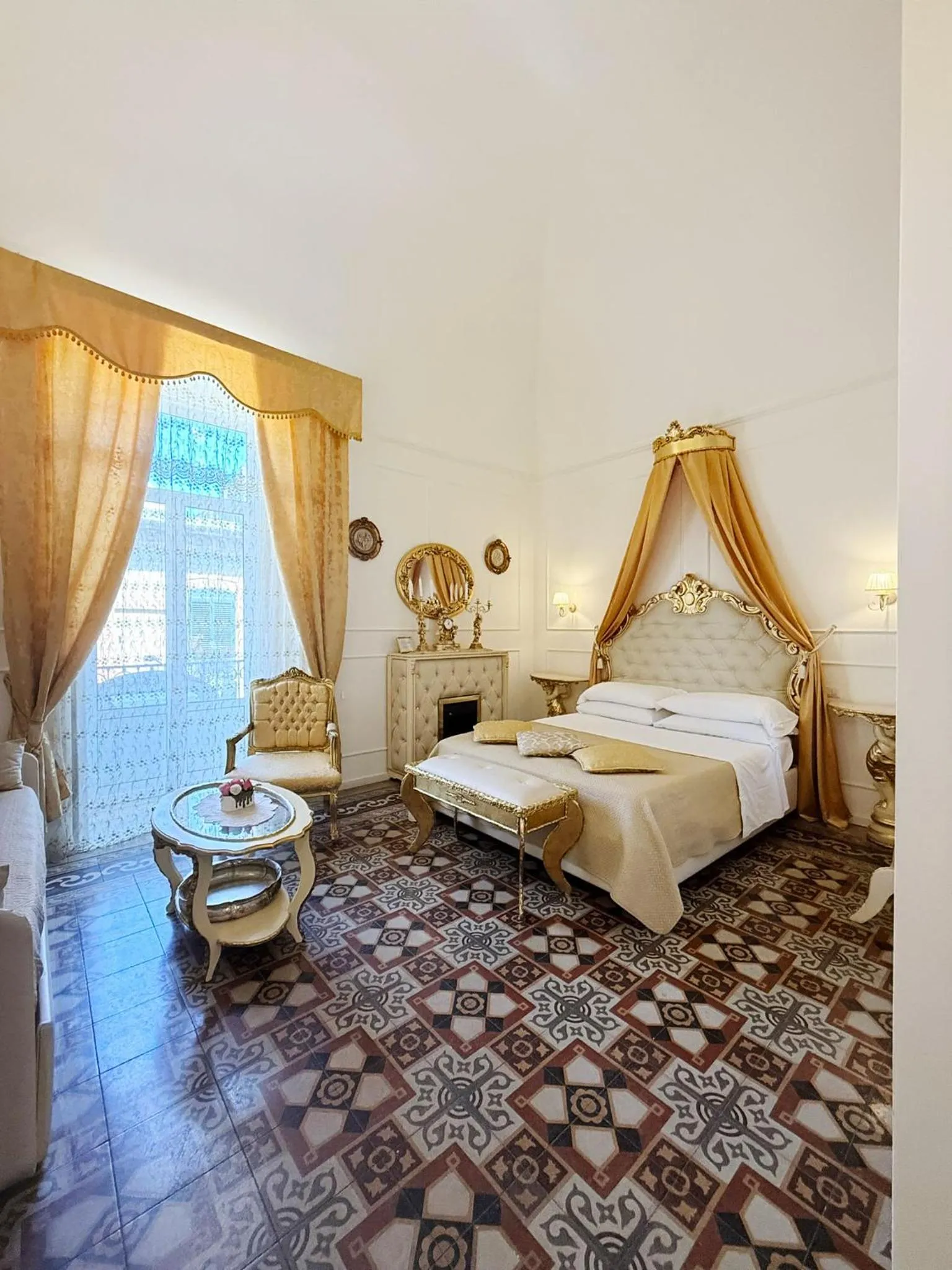 Photo of the whole room, Bed in DONNA LUCREZIA b&b Boutique Hotel Style - Relax & Business stay