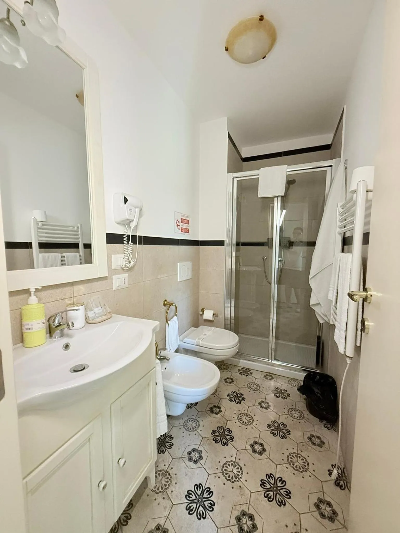 Shower in DONNA LUCREZIA b&b Boutique Hotel Style - Relax & Business stay