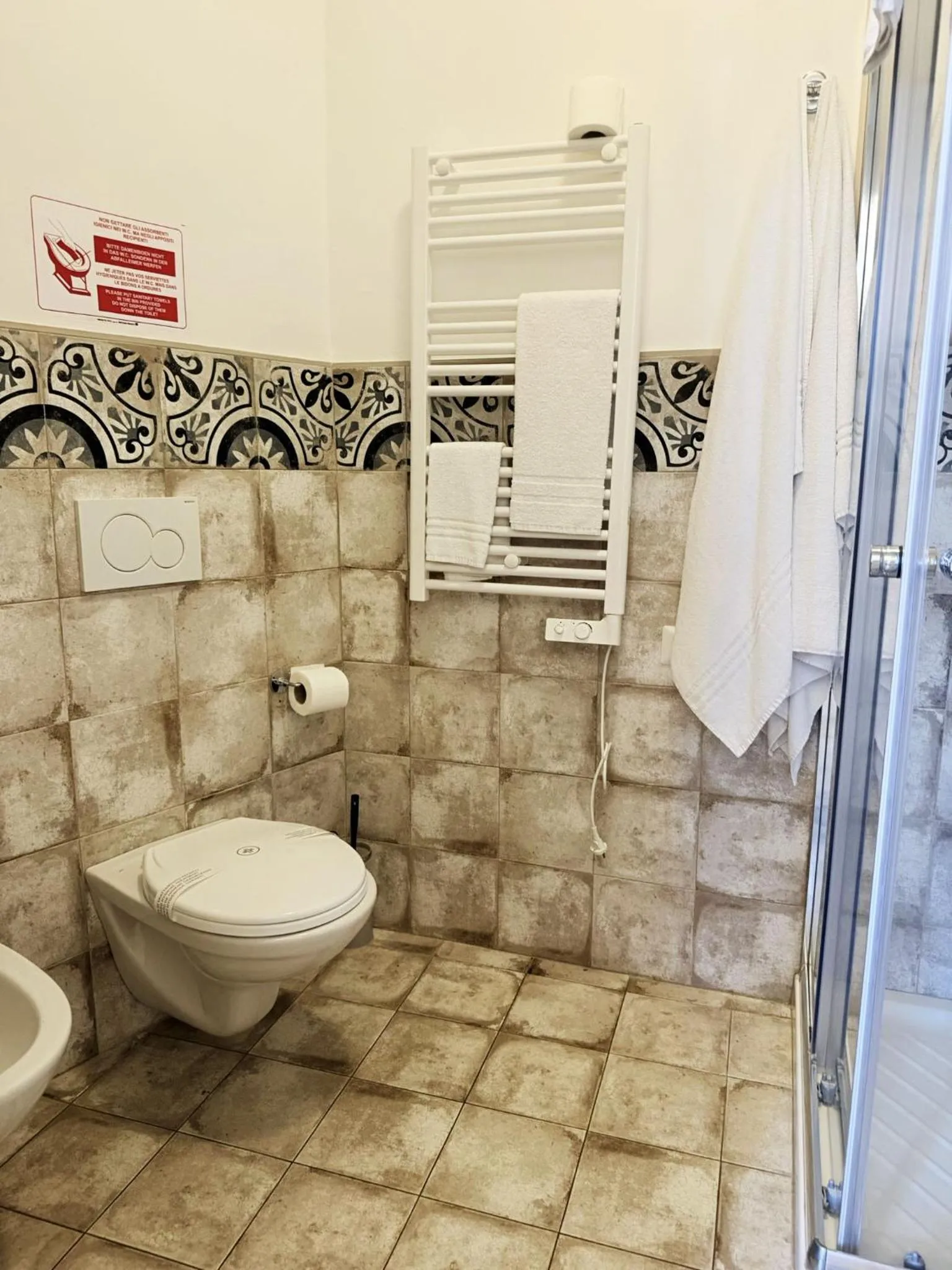 Shower in DONNA LUCREZIA b&b Boutique Hotel Style - Relax & Business stay