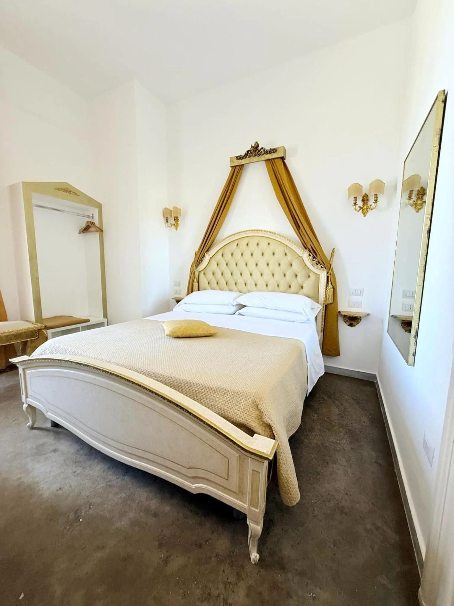 Bed in DONNA LUCREZIA b&b Boutique Hotel Style - Relax & Business stay