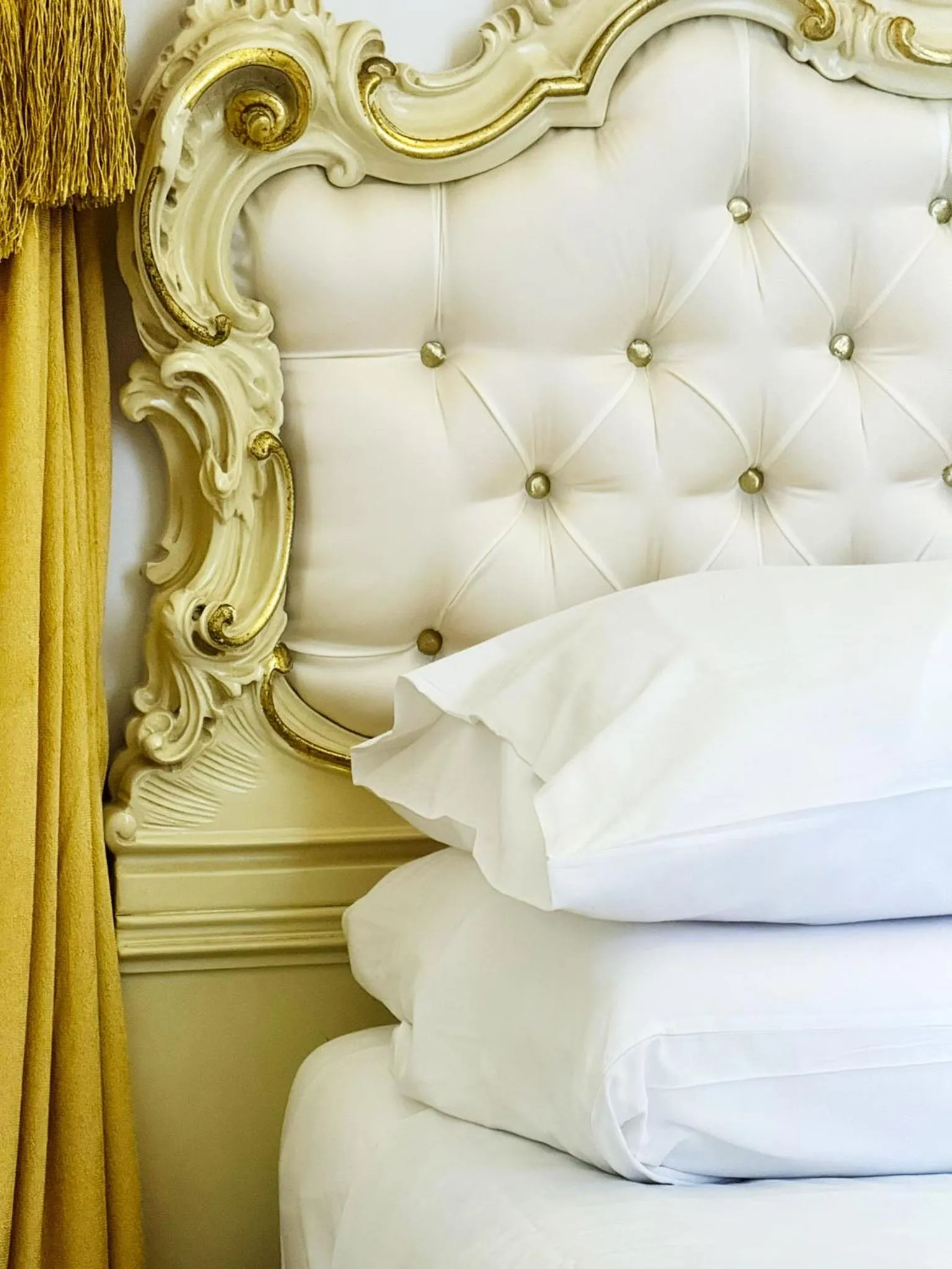 Bed in DONNA LUCREZIA b&b Boutique Hotel Style - Relax & Business stay