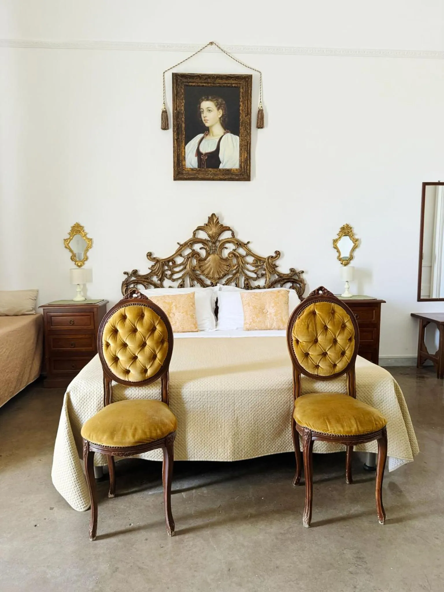 Bed in DONNA LUCREZIA b&b Boutique Hotel Style - Relax & Business stay