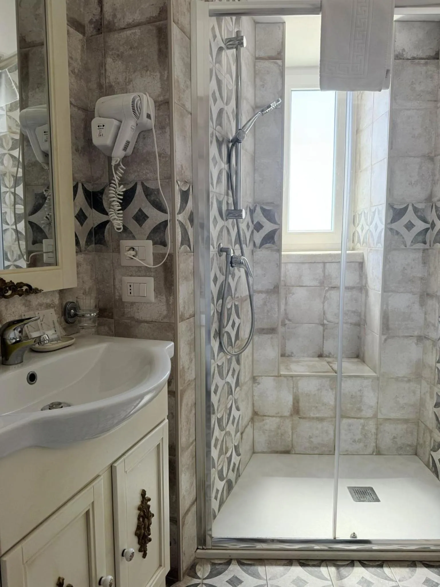 Shower in DONNA LUCREZIA b&b Boutique Hotel Style - Relax & Business stay