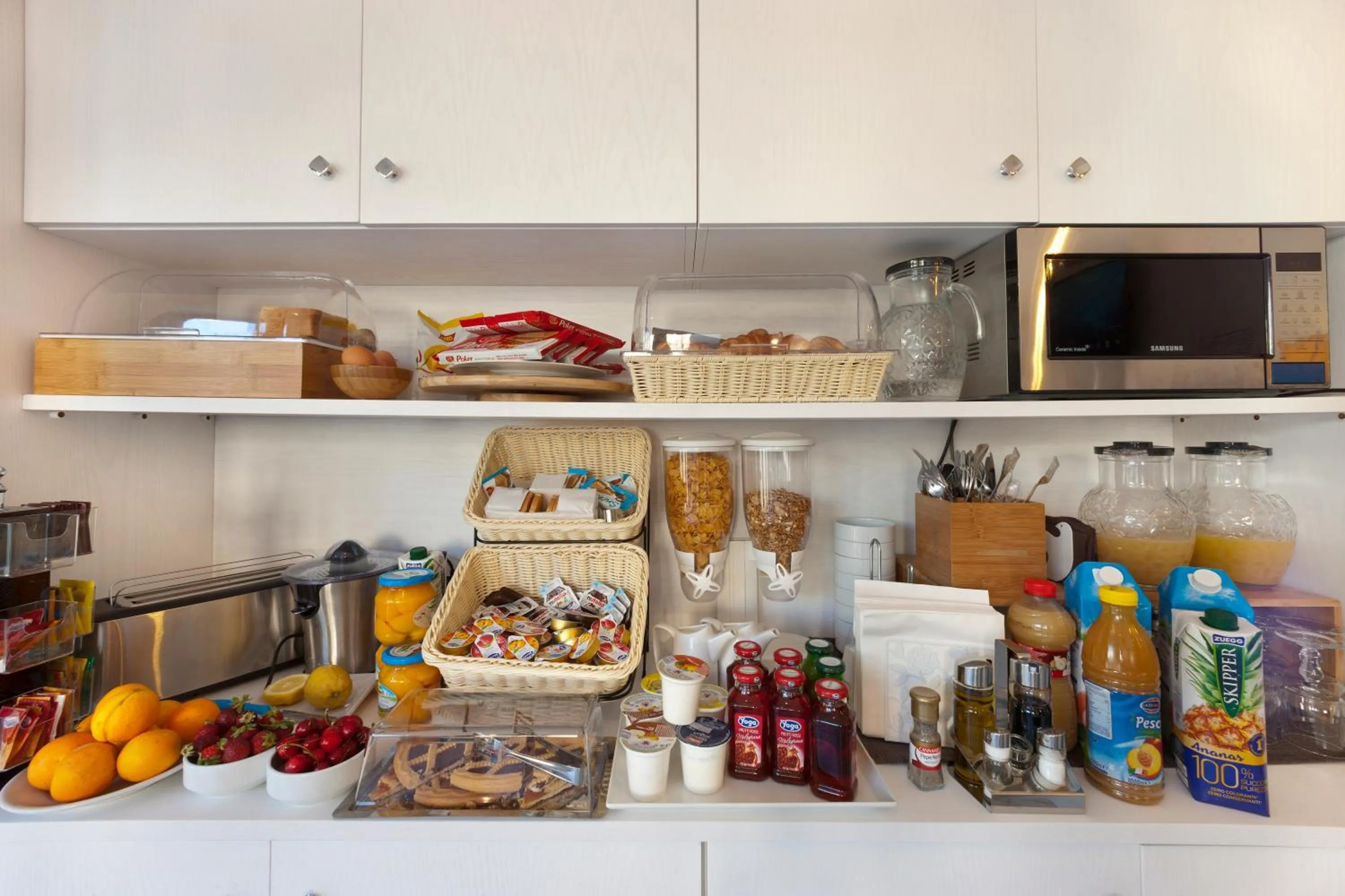 Communal lounge/ TV room in B&B Sorrento Central