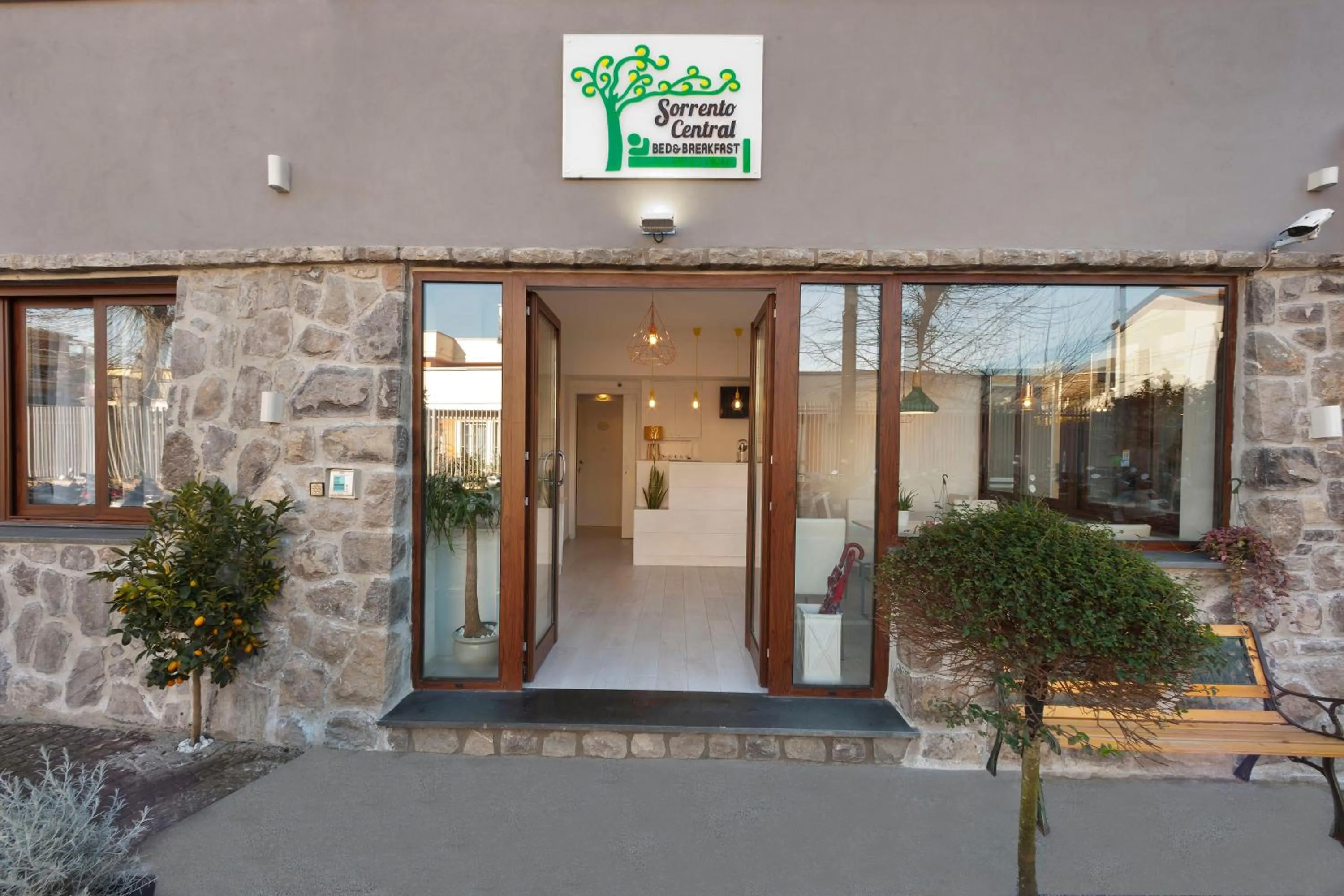 Staff in B&B Sorrento Central