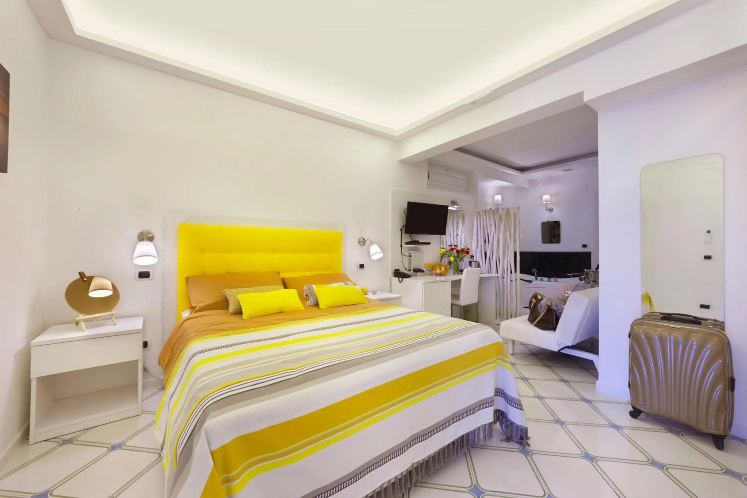 Staff, Bed in B&B Sorrento Central