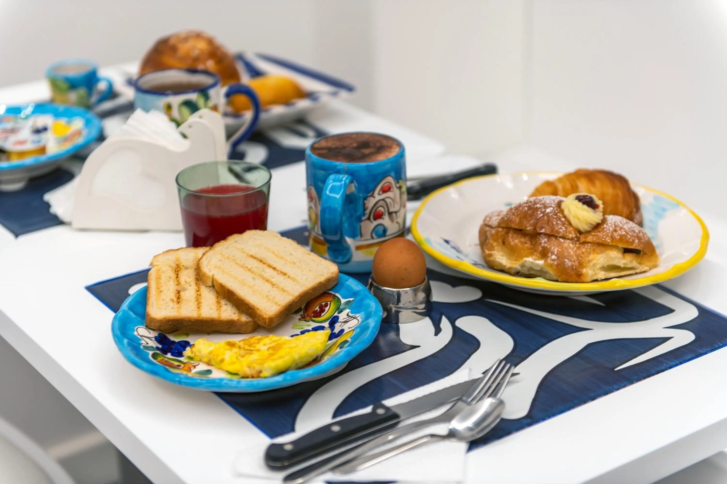 Food and drinks in B&B Sorrento Central