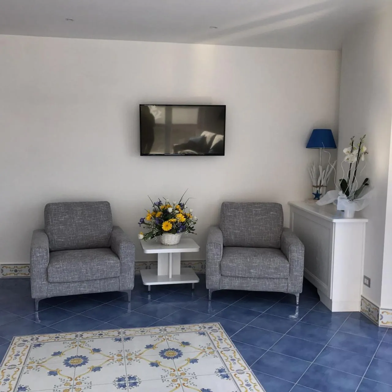 Communal lounge/ TV room in Hotel Corallo Circeo