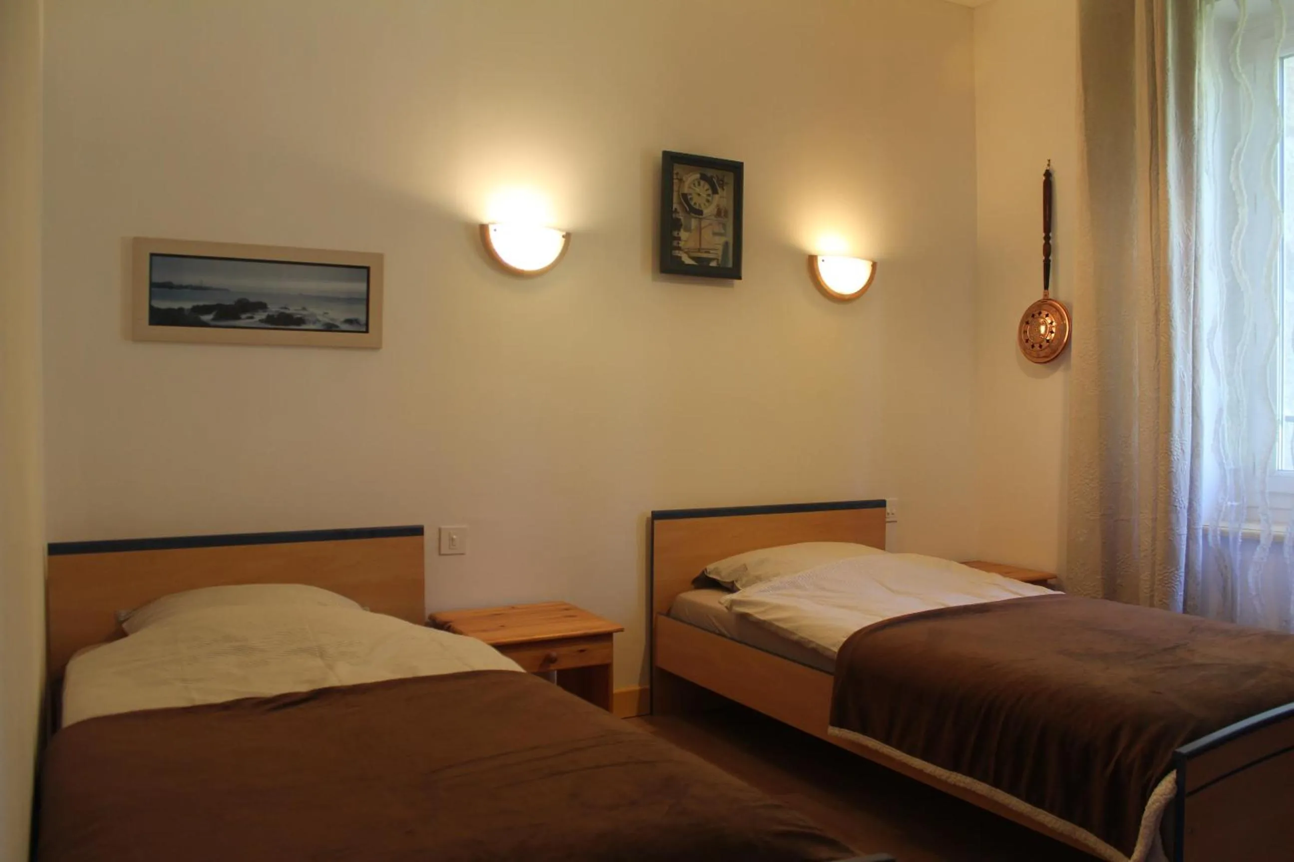 Photo of the whole room, Bed in Residence Beau Rivage Brehec
