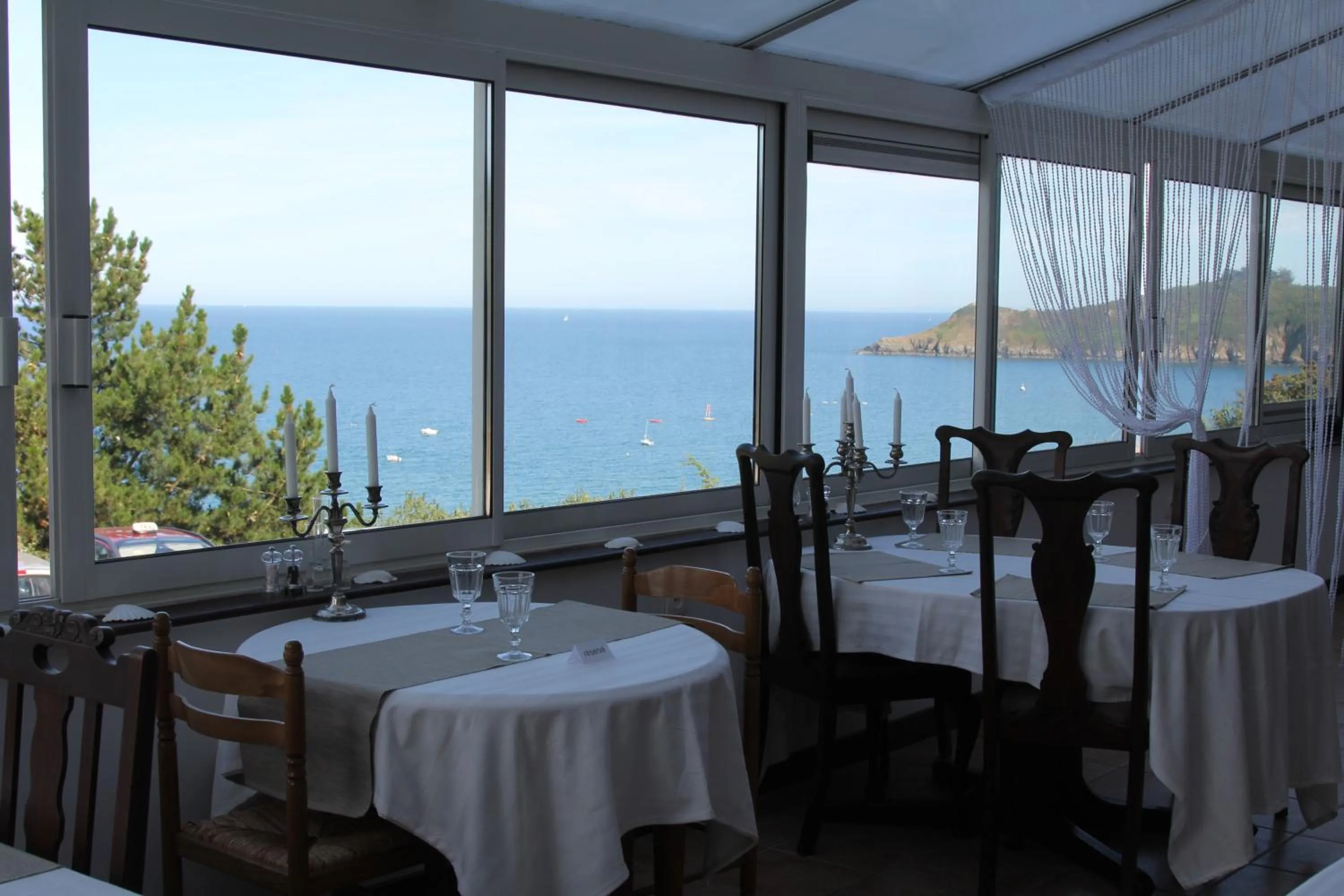 Restaurant/places to eat in Residence Beau Rivage Brehec