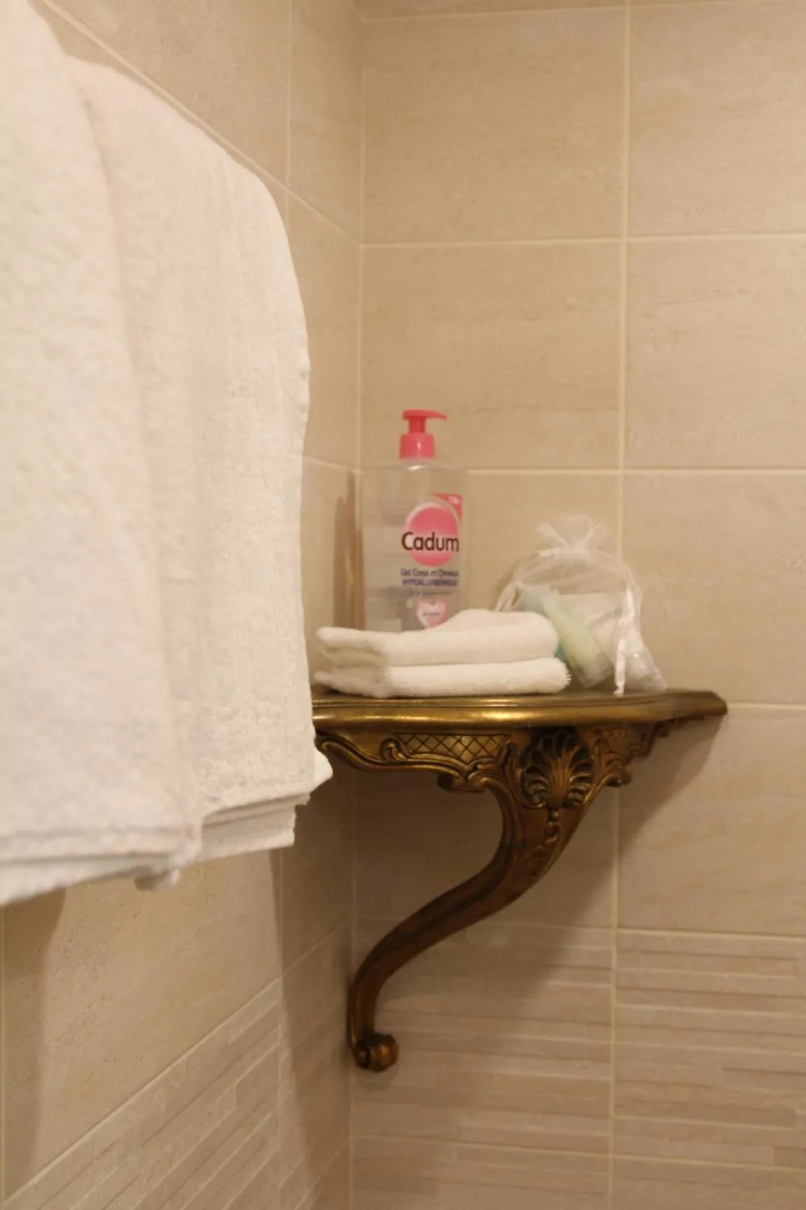 Bathroom in Residence Beau Rivage Brehec