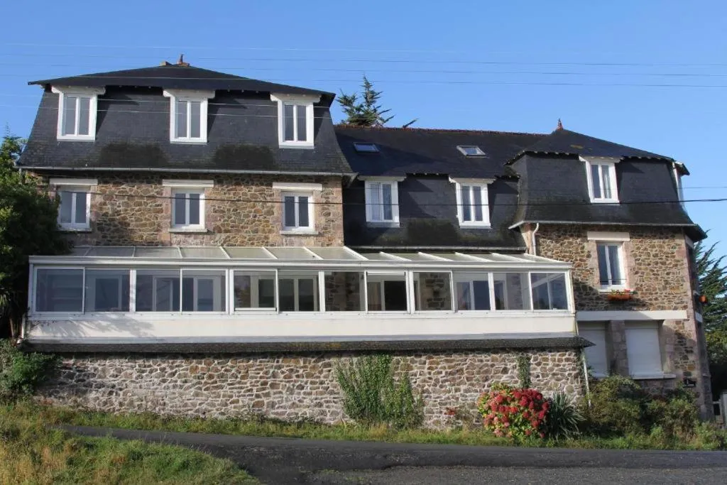 Property building in Residence Beau Rivage Brehec
