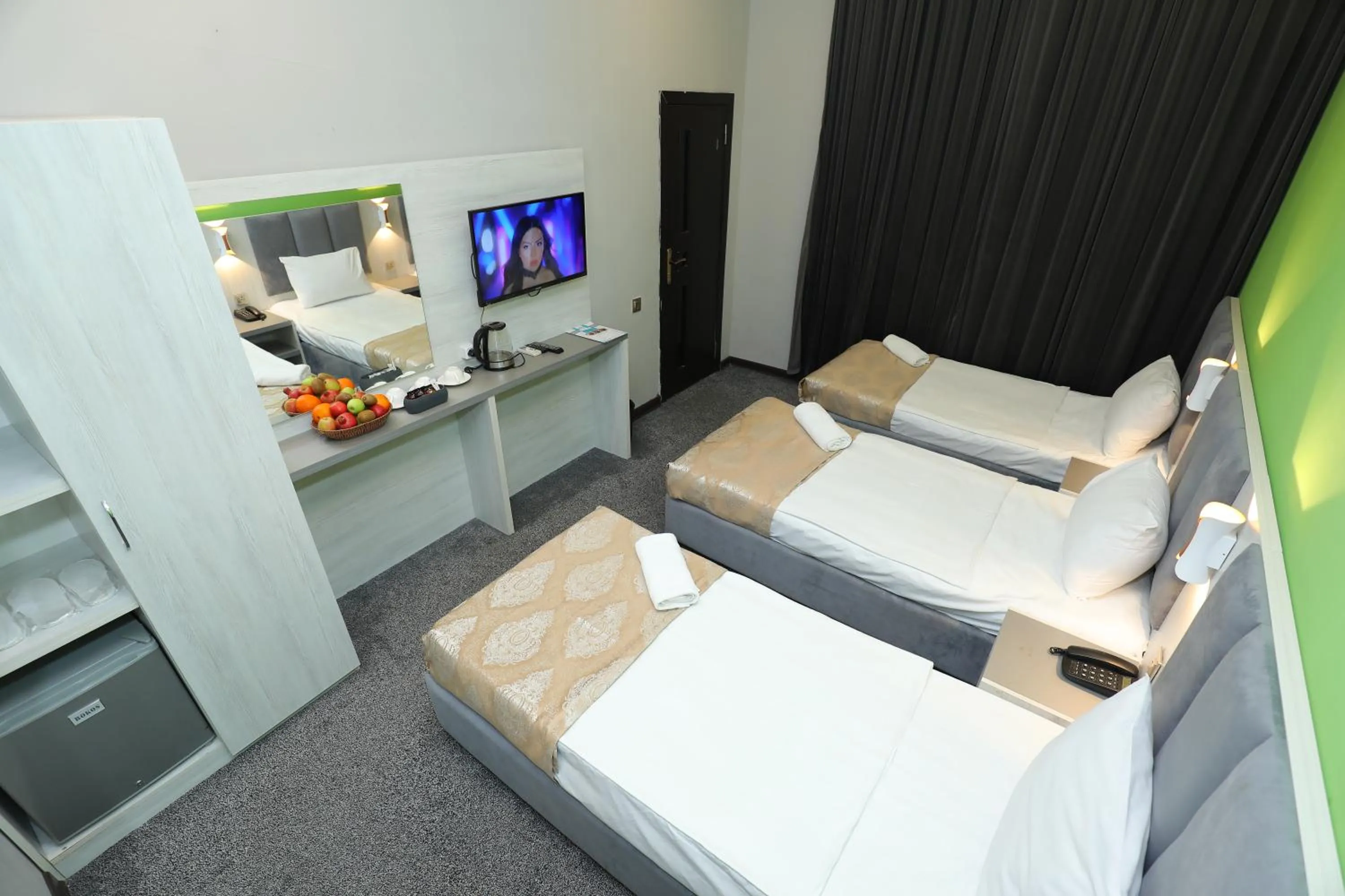 TV and multimedia, Bed in Istanbul Gold Hotel Baku