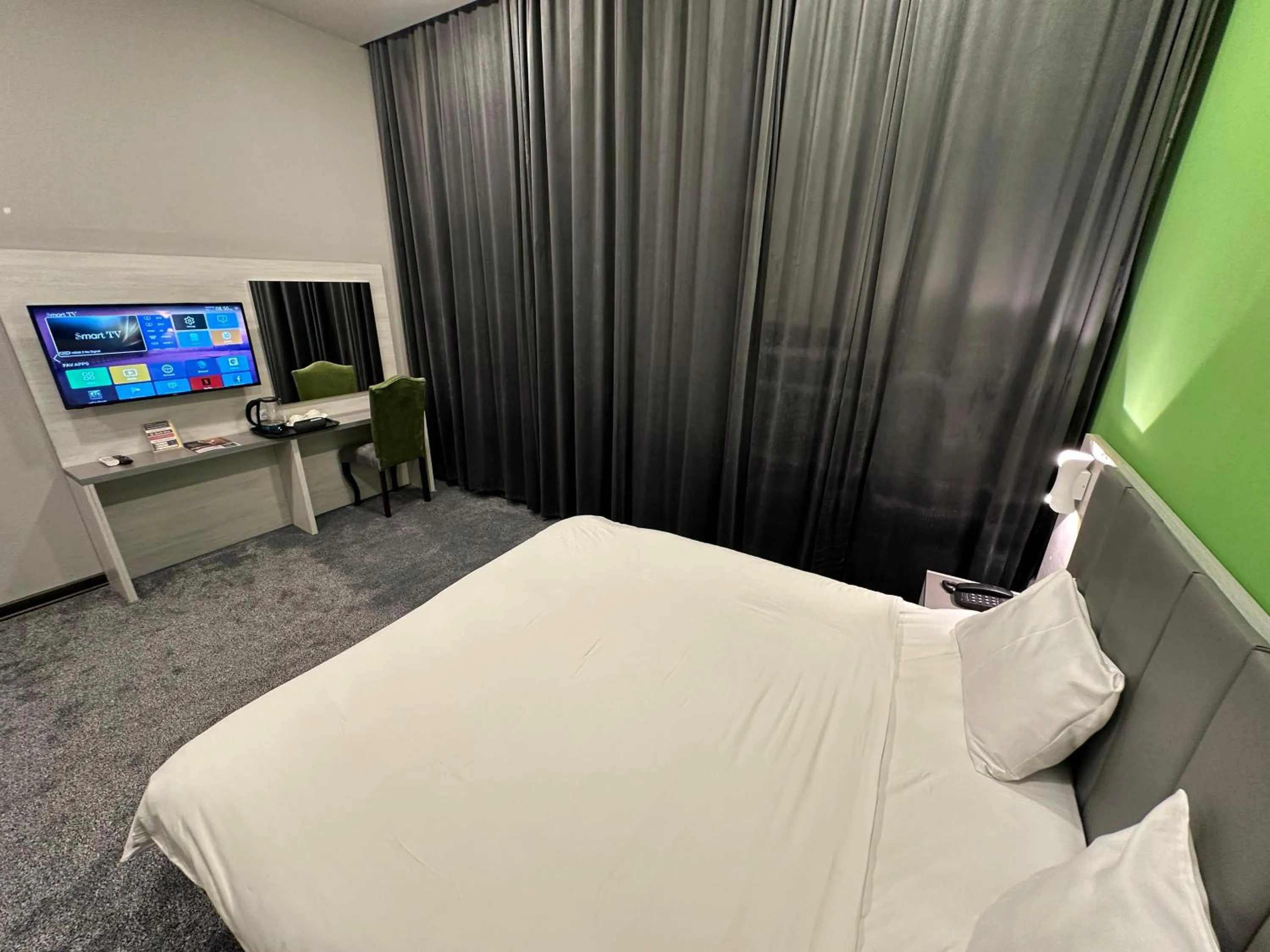 Bedroom, Bed in Istanbul Gold Hotel Baku