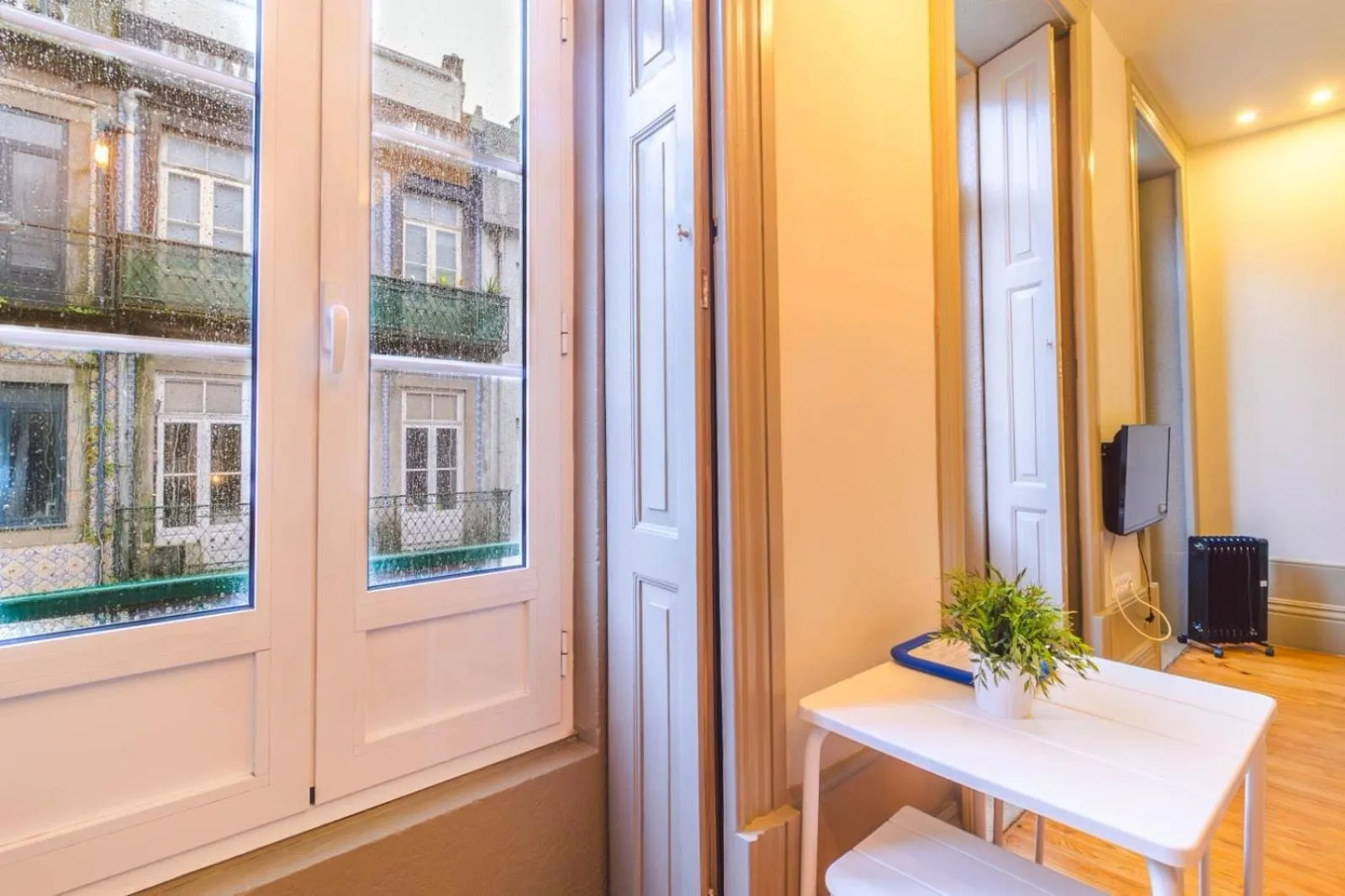 Dining area in ORM - Bolhao Apartments