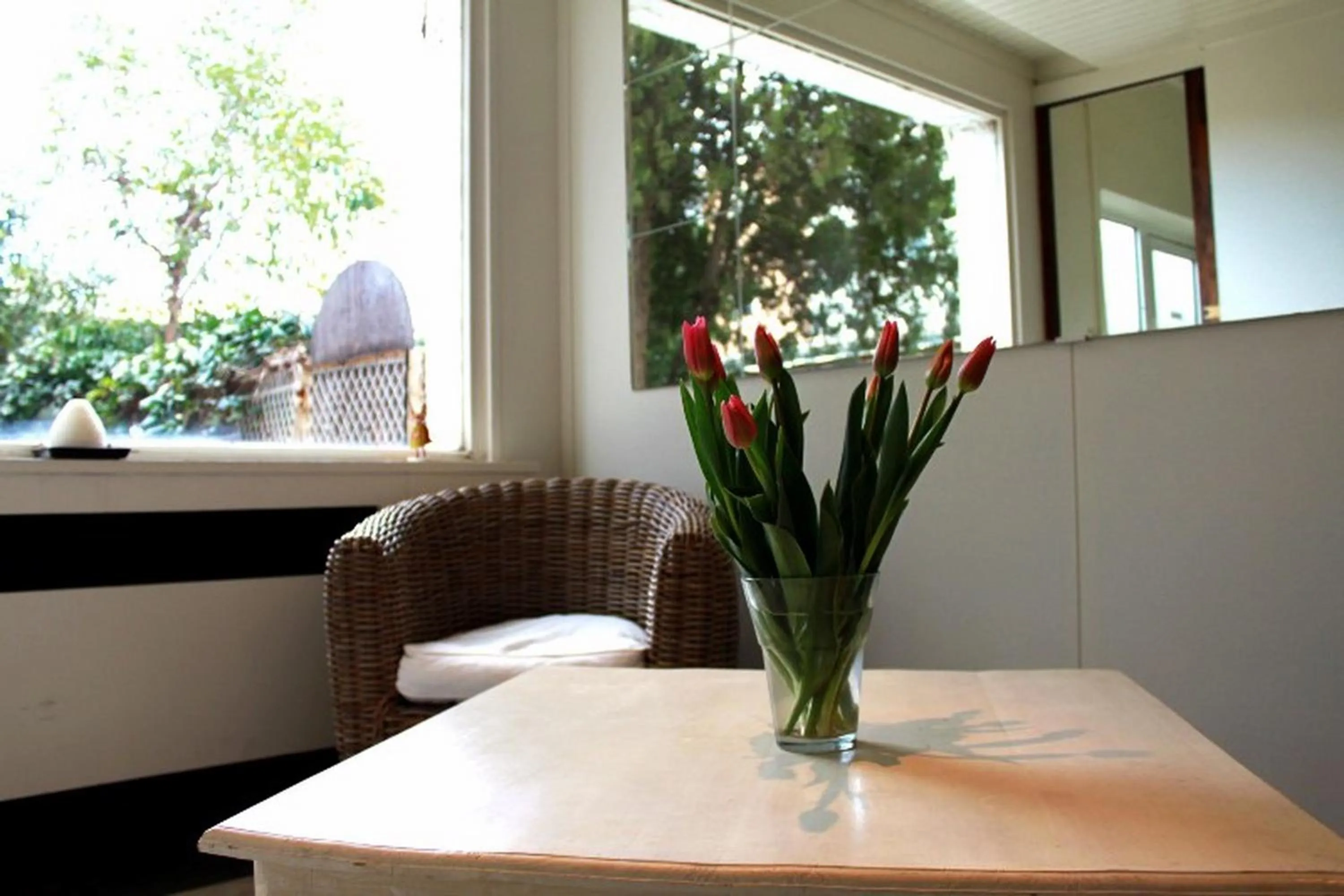 Communal lounge/ TV room in Hôtel Le Richiardi