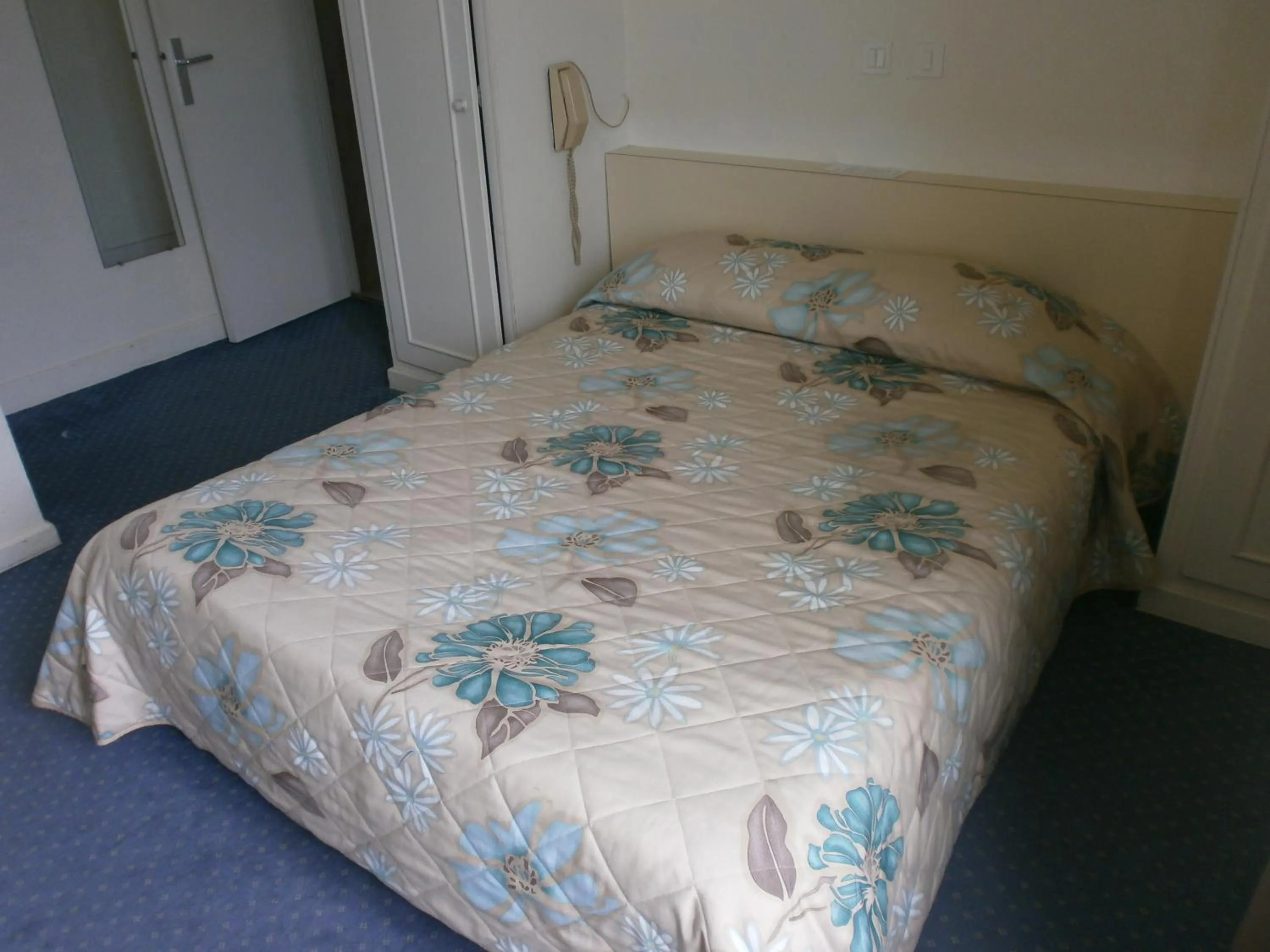 Bed in Hôtel Le Richiardi