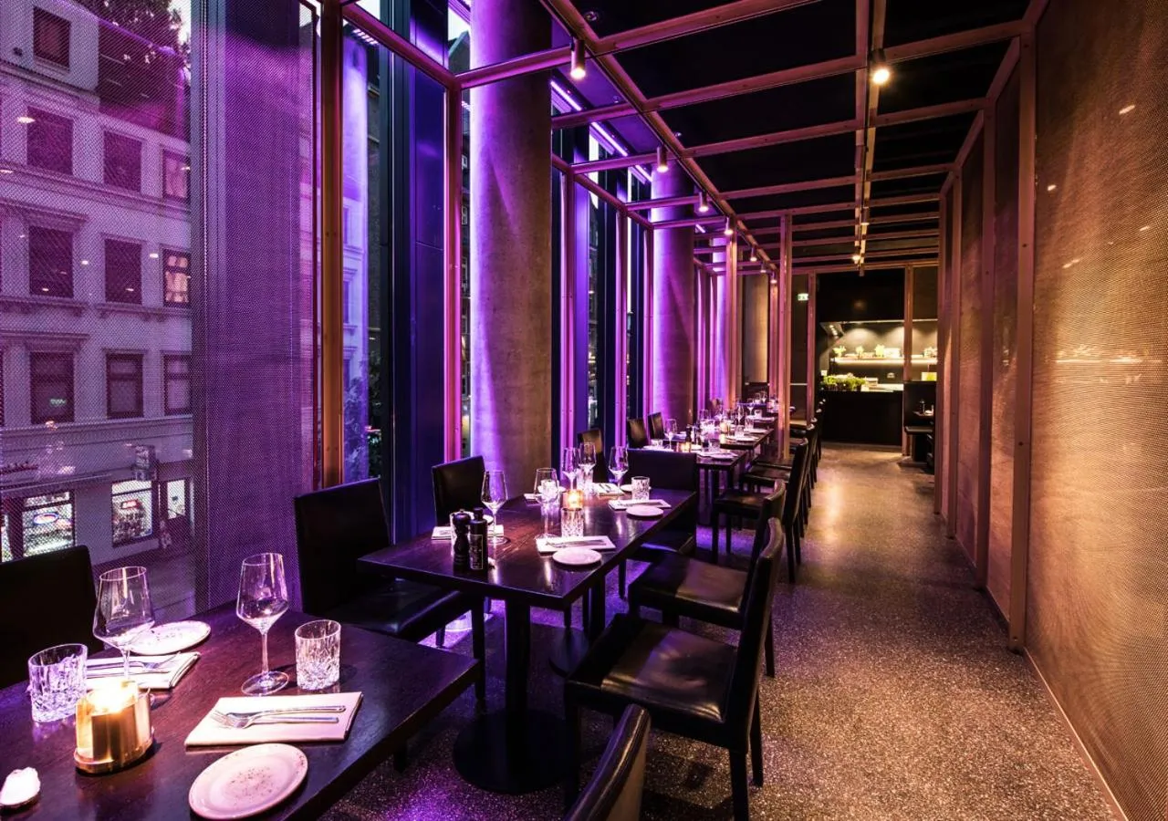 Restaurant/places to eat in Empire Riverside Hotel