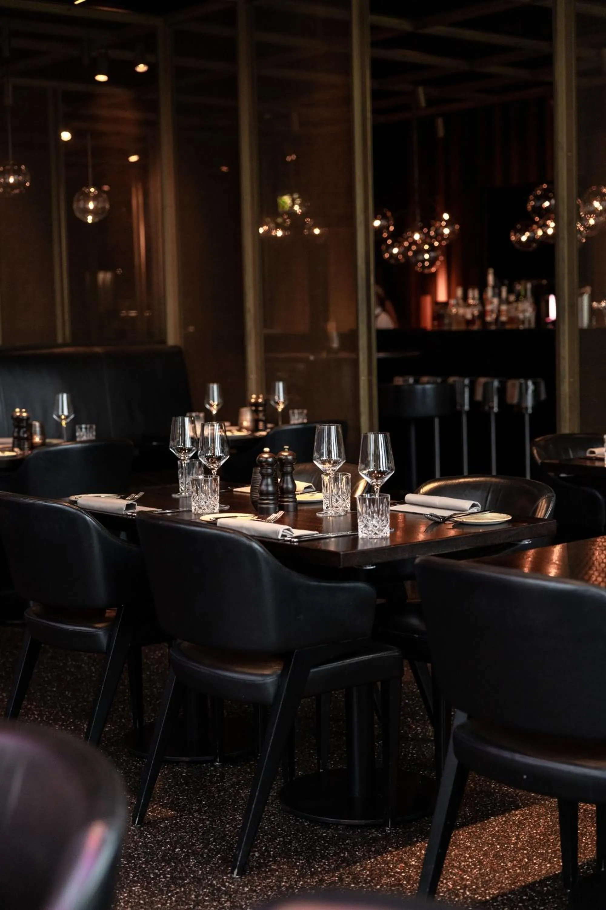 Restaurant/places to eat in Empire Riverside Hotel