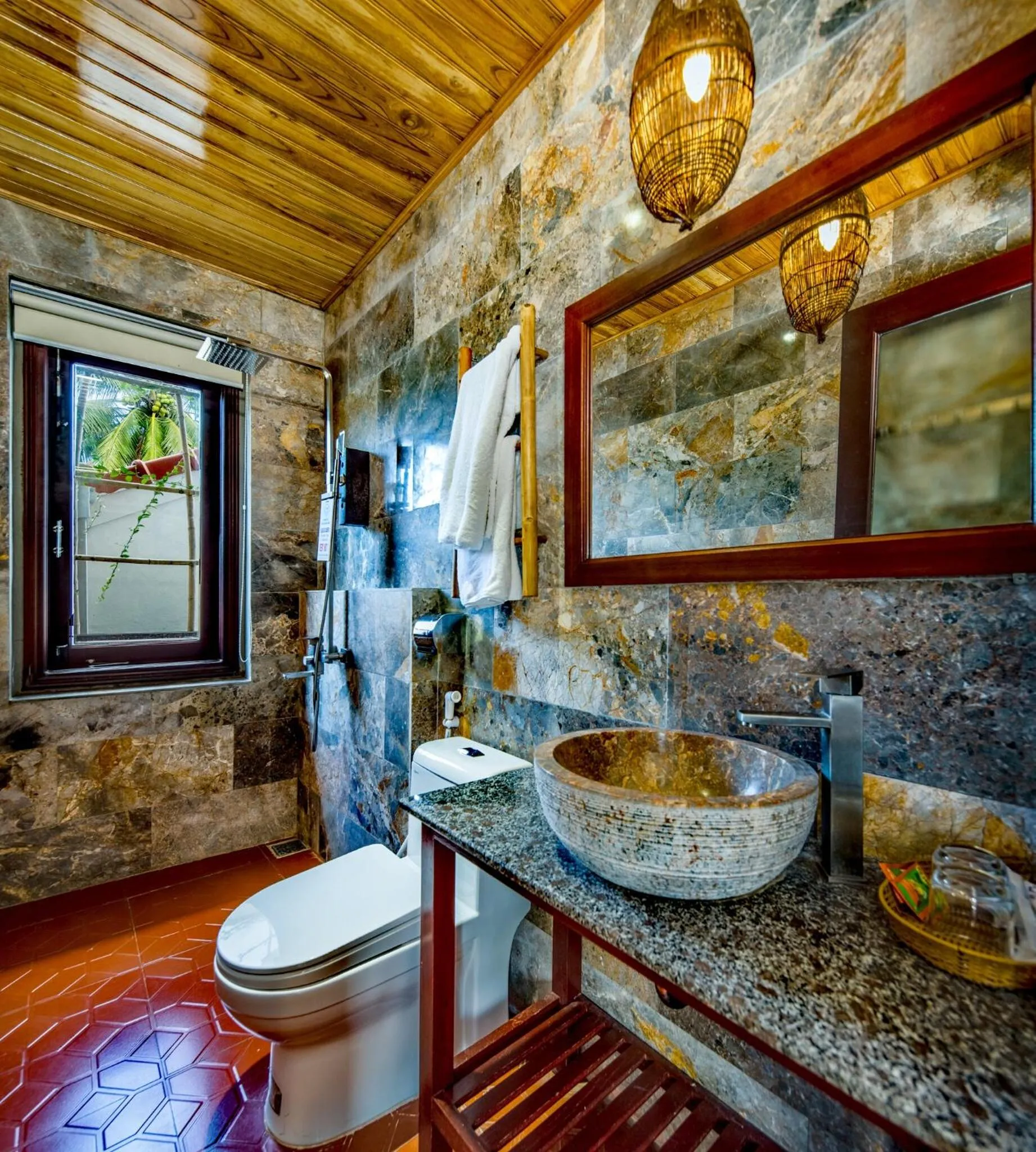 Bathroom in AnBang Morning Glory Beach Homestay 호이안 안방비치 숙소호텔