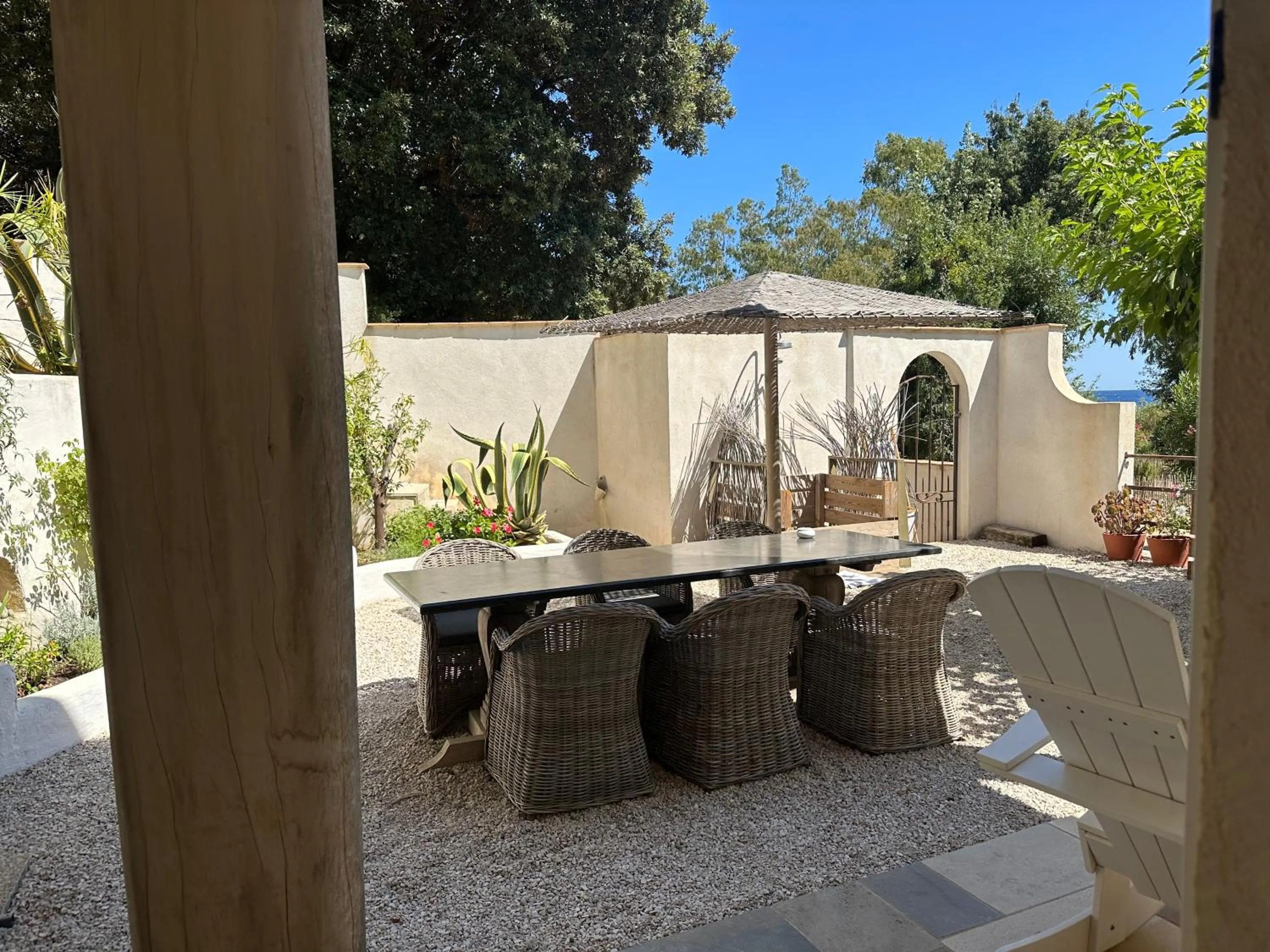 Dining area in Le Clos des Sept Palmiers
