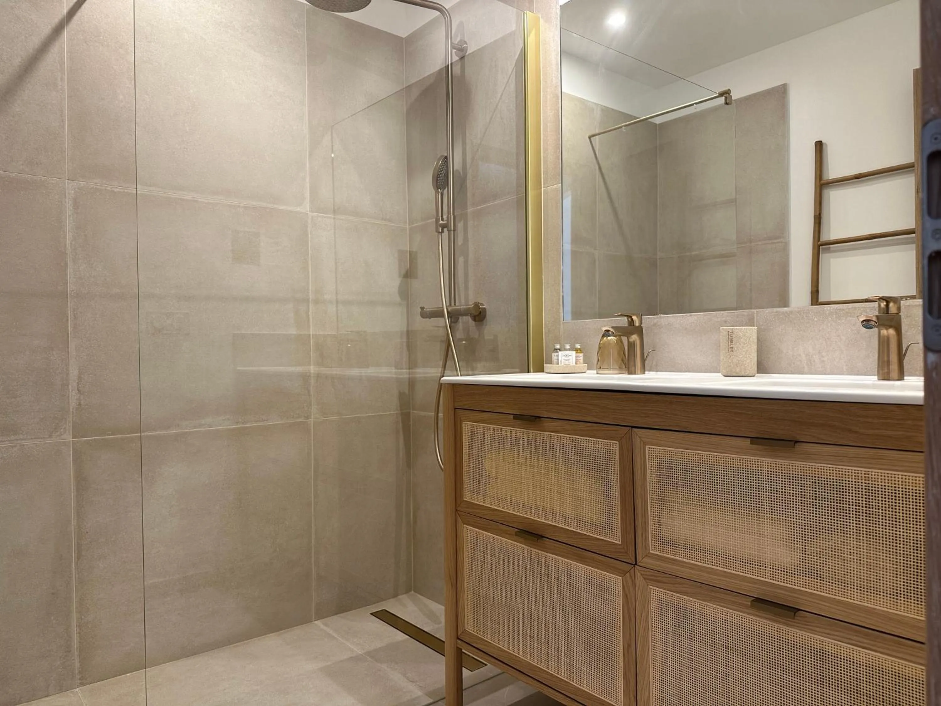 Shower in Le Clos des Sept Palmiers